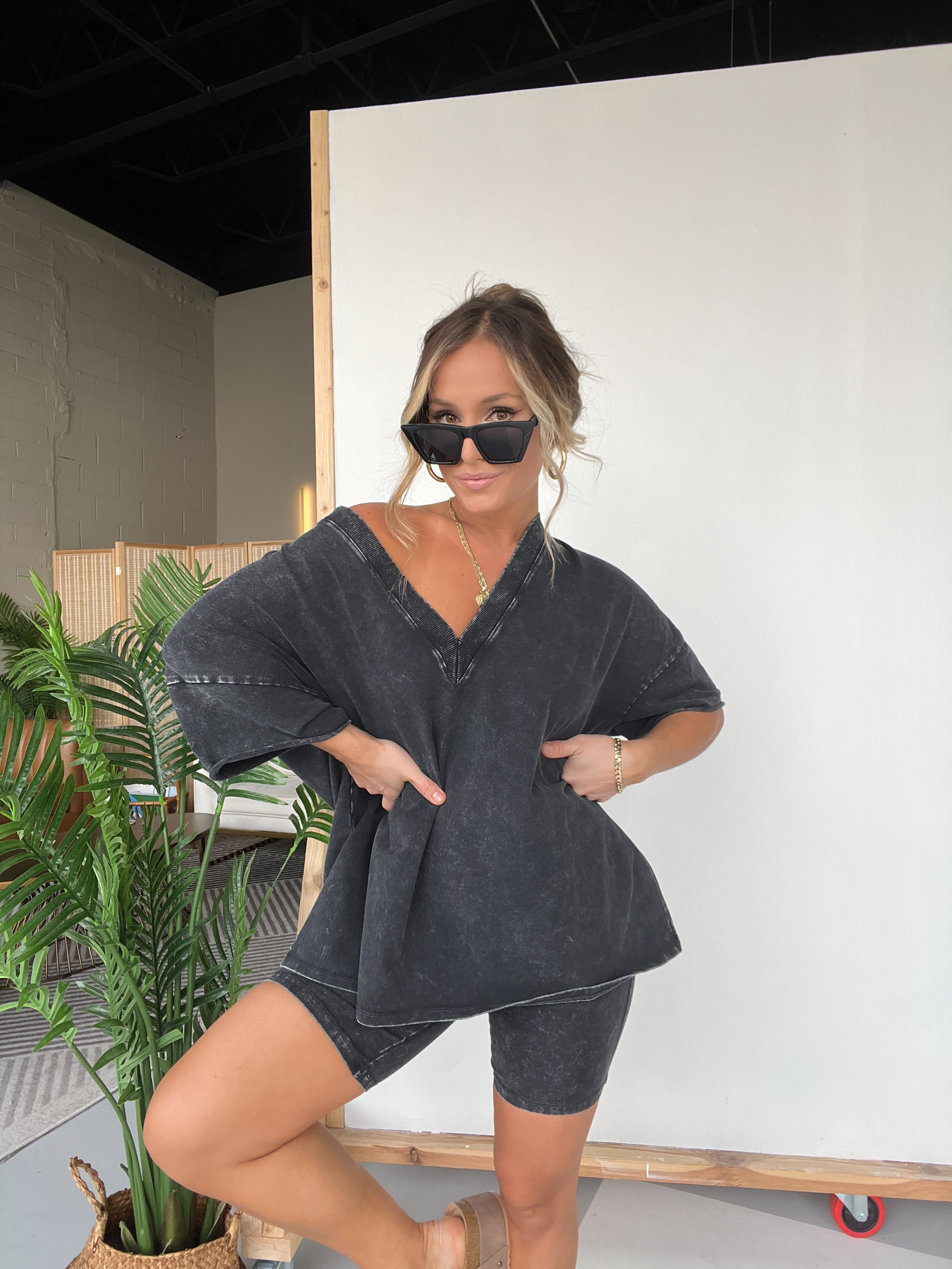 Saturday Market Mineral Washed Top Navy