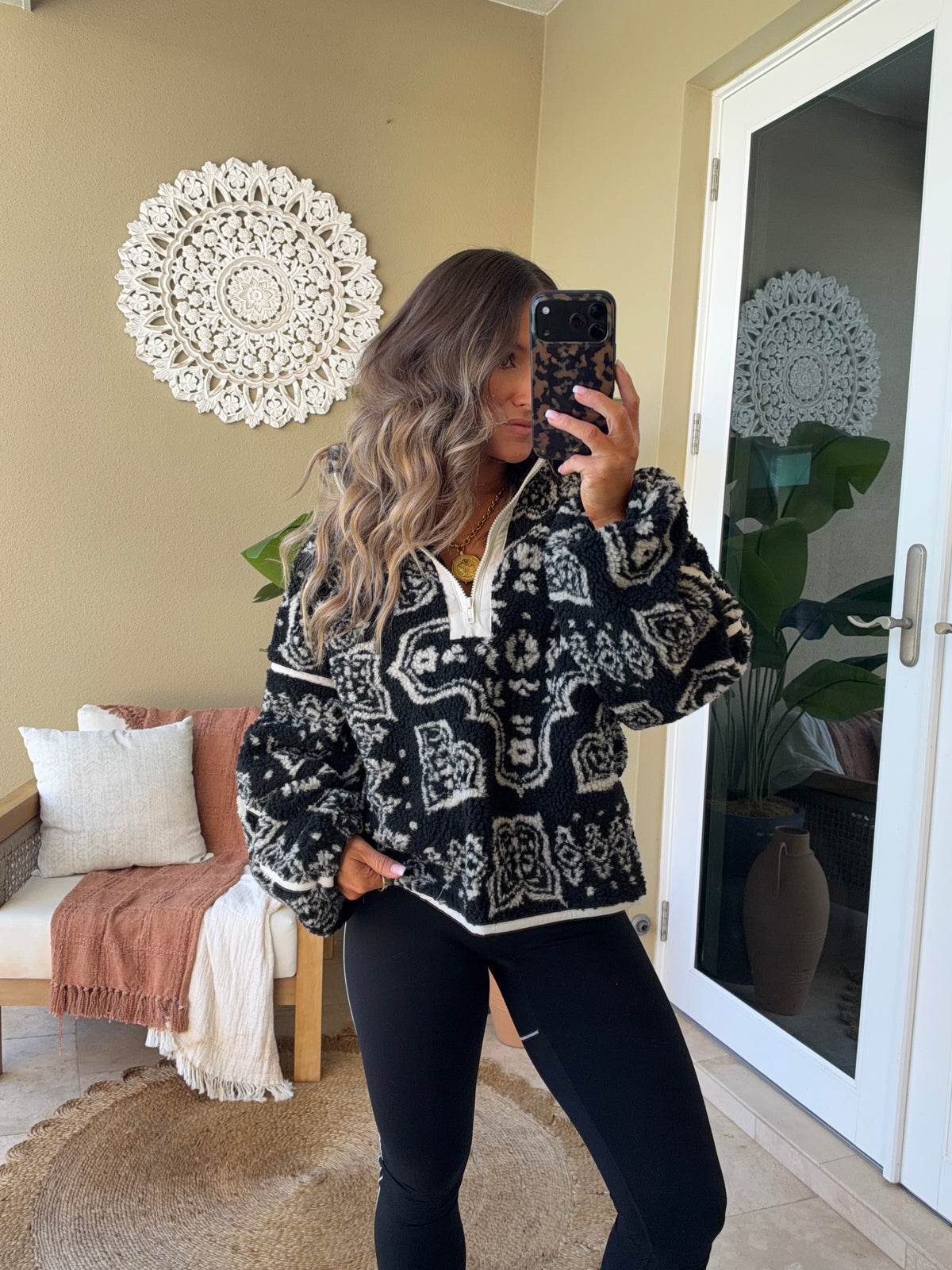 Crisp Air Sherpa Pullover Black/White