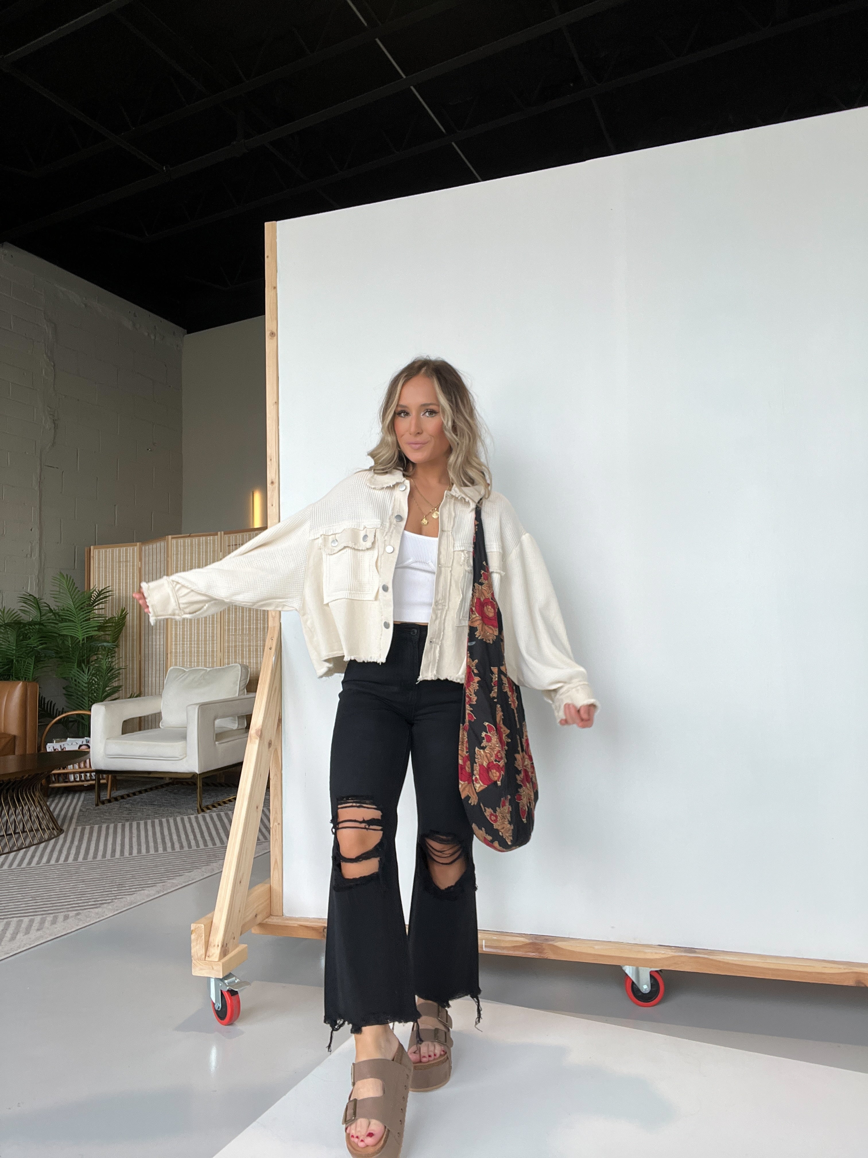 Distressed Cropped Jeans Black