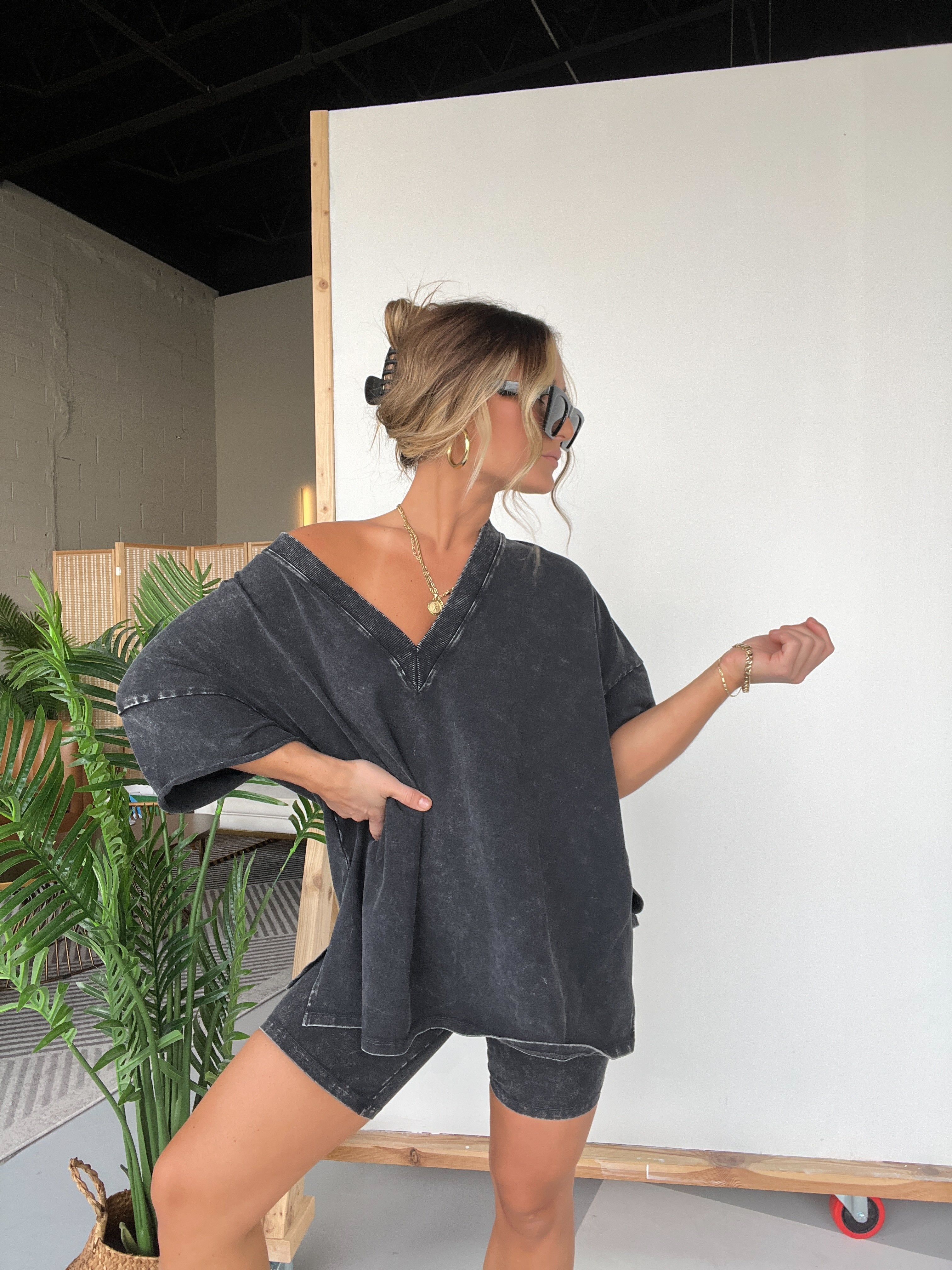 Saturday Market Mineral Washed Top Navy
