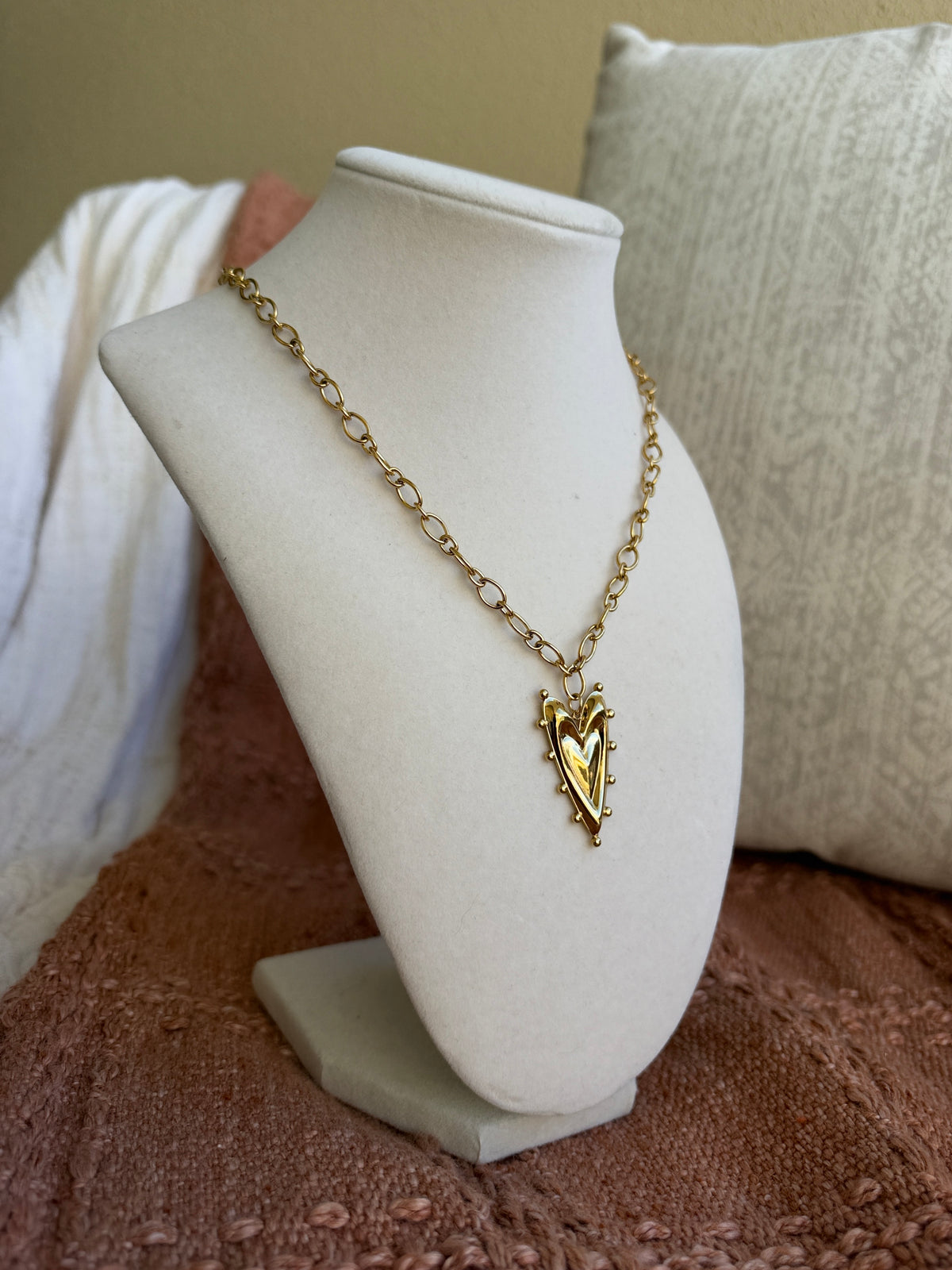 Falling for You Necklace Gold