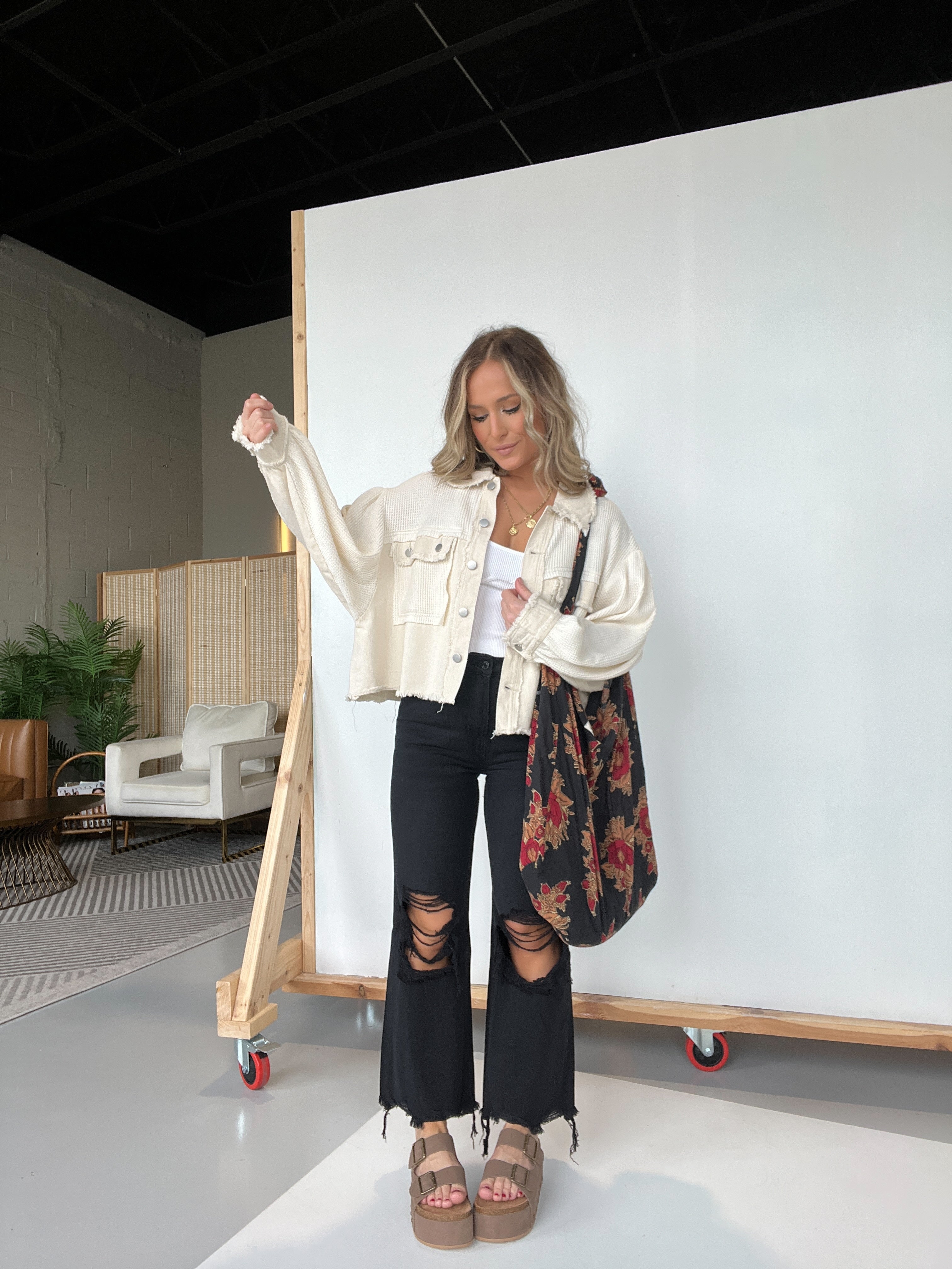 Distressed Cropped Jeans Black