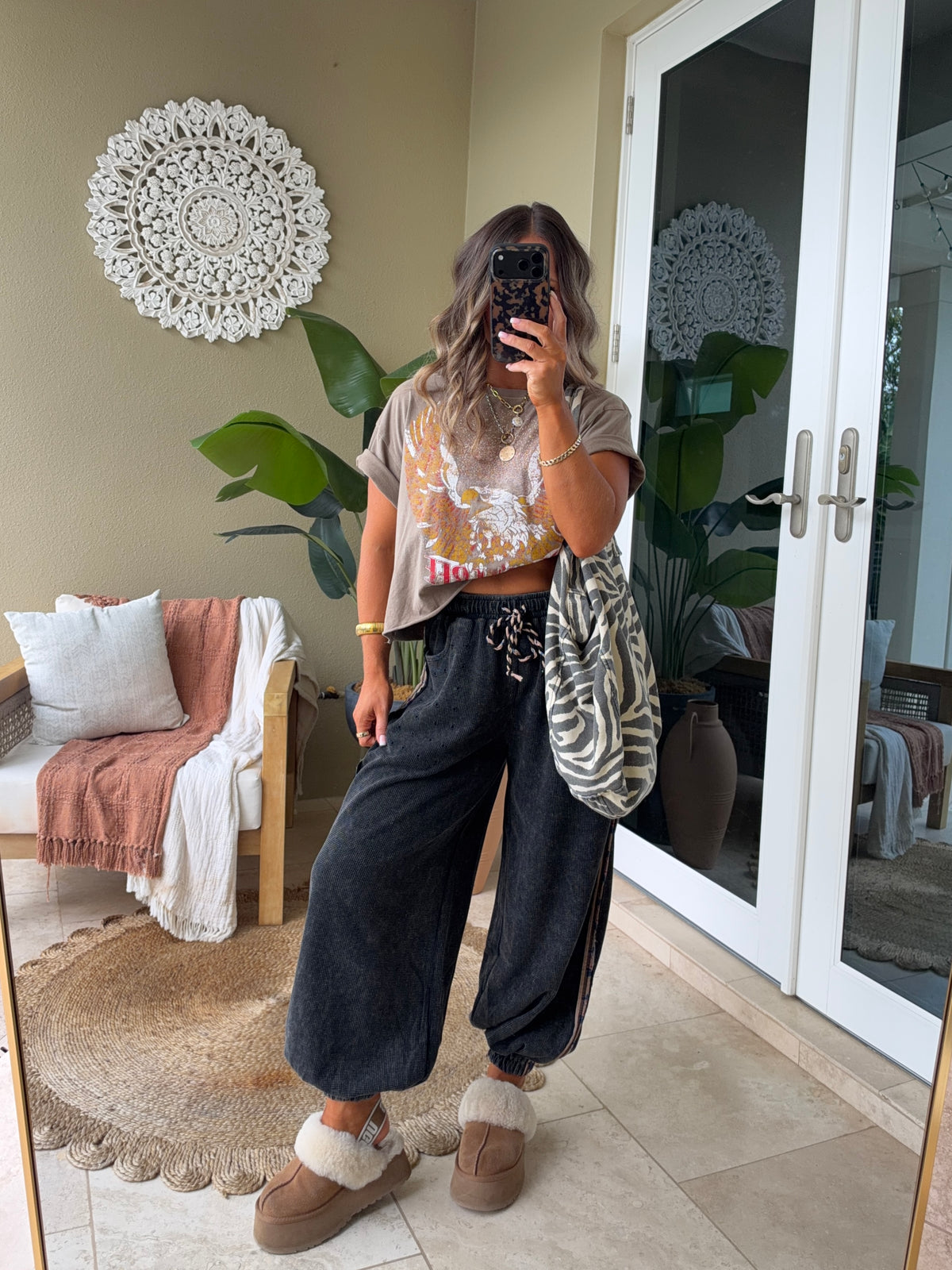 Willow Lane Distressed Joggers Black