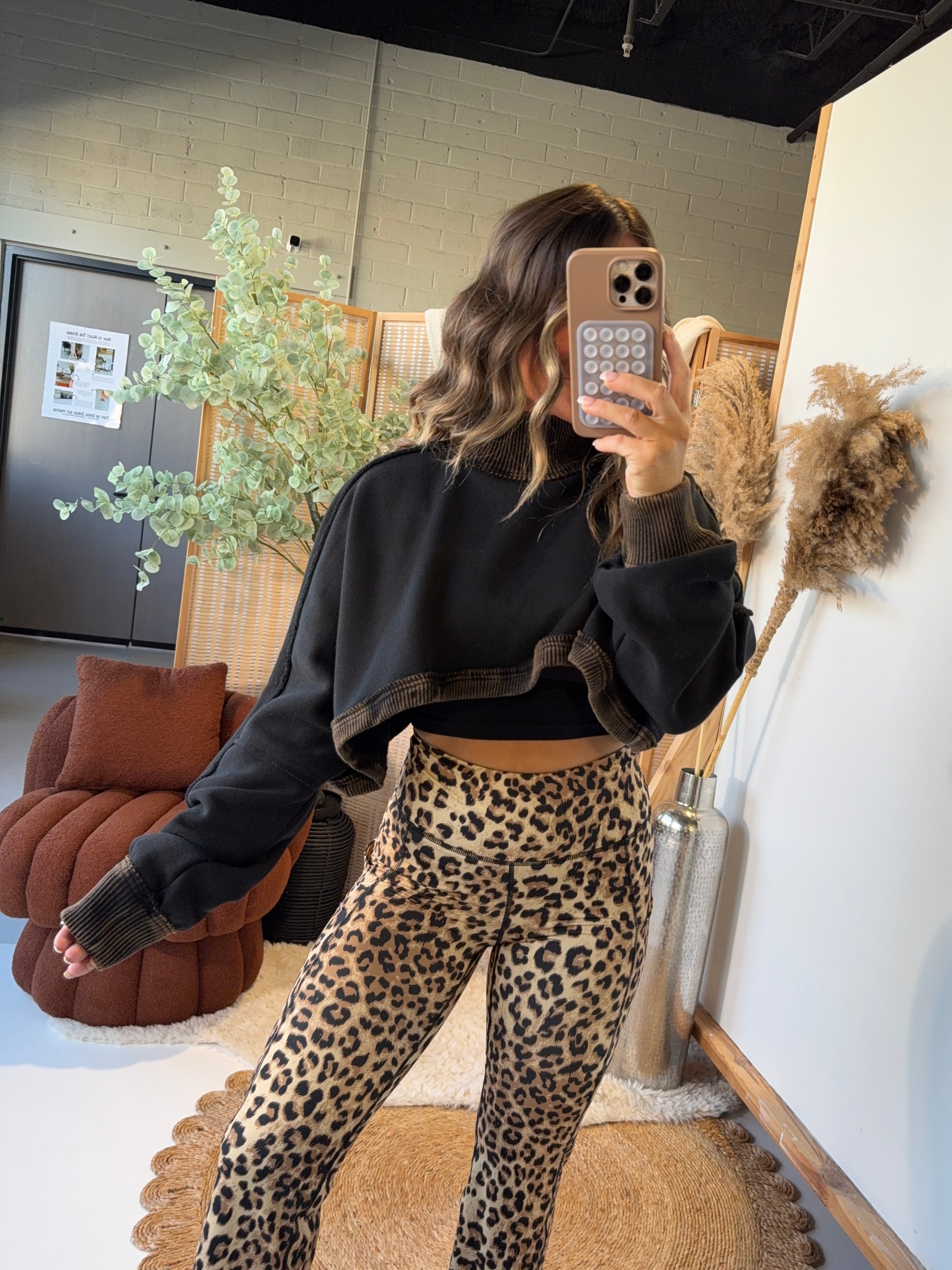 Vivienne Cropped Sweatshirt Black