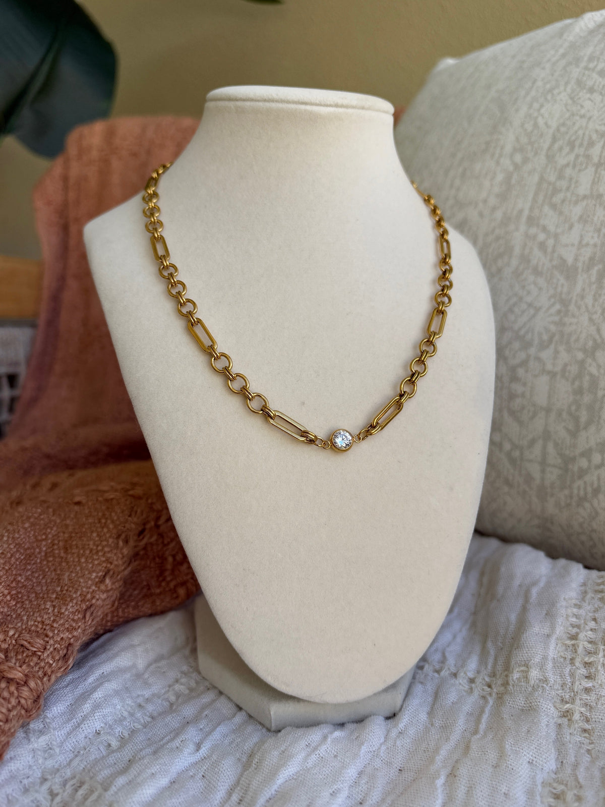 Naomi Chain Necklace Gold