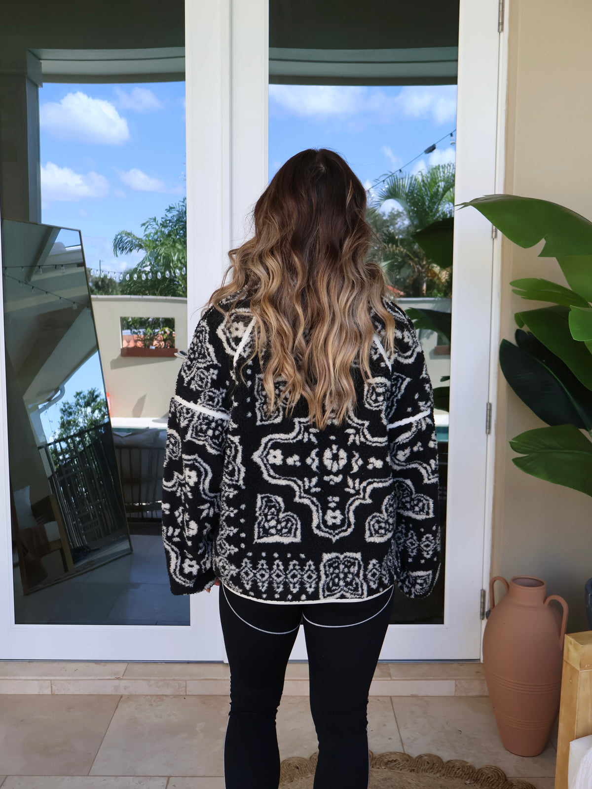 Crisp Air Sherpa Pullover Black/White