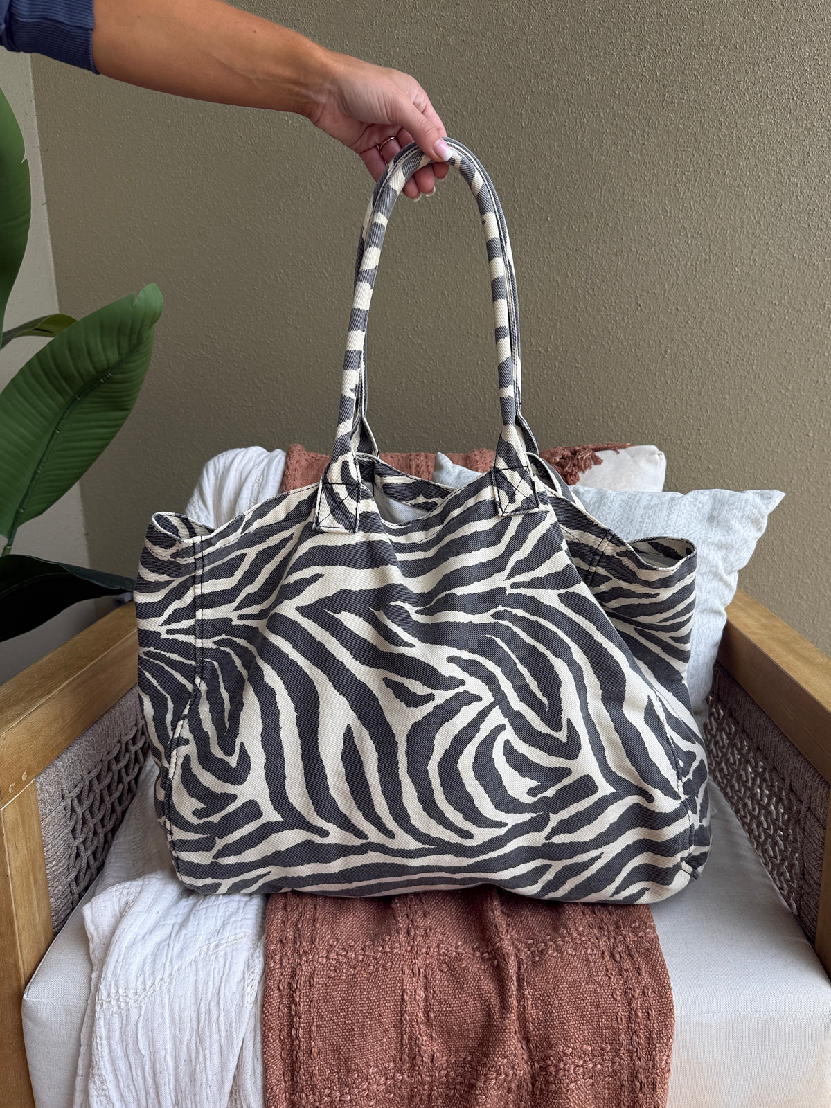 Savanna Tote Bag Zebra