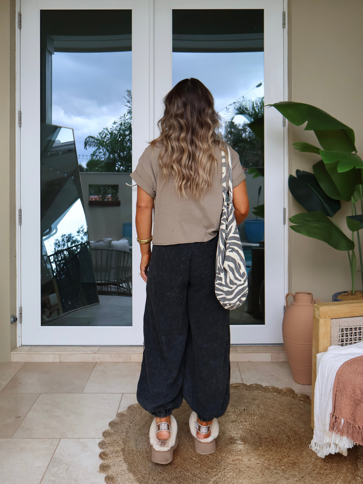 Willow Lane Distressed Joggers Black
