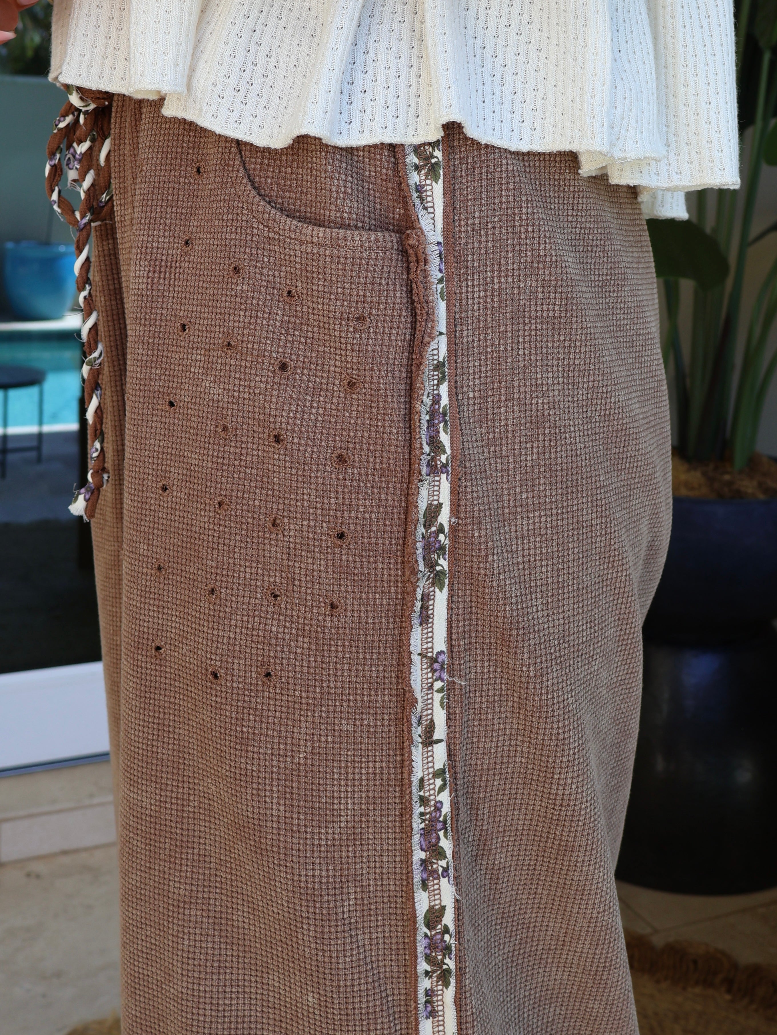 Willow Lane Distressed Joggers Chocolate