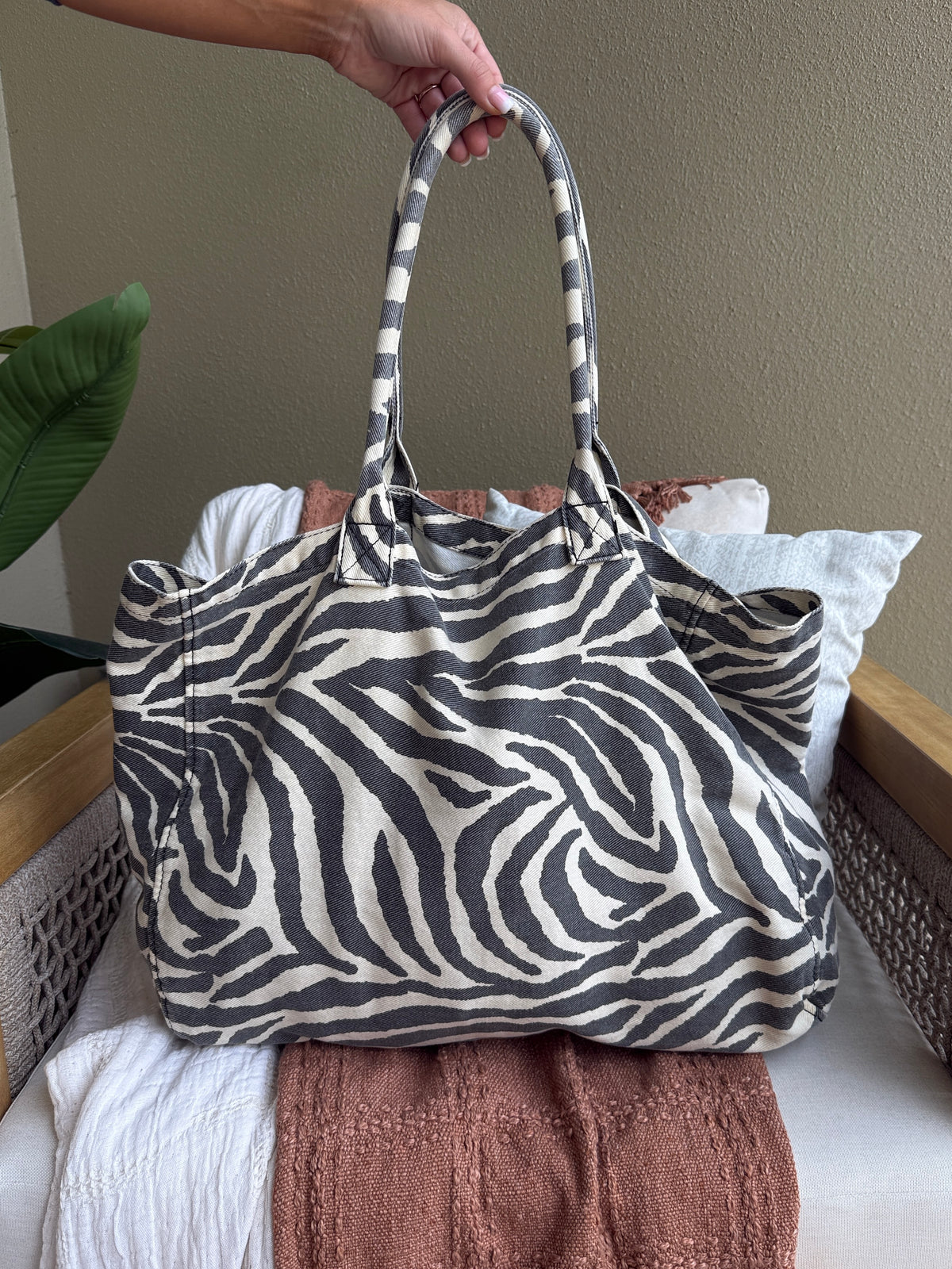 Savanna Tote Bag Zebra