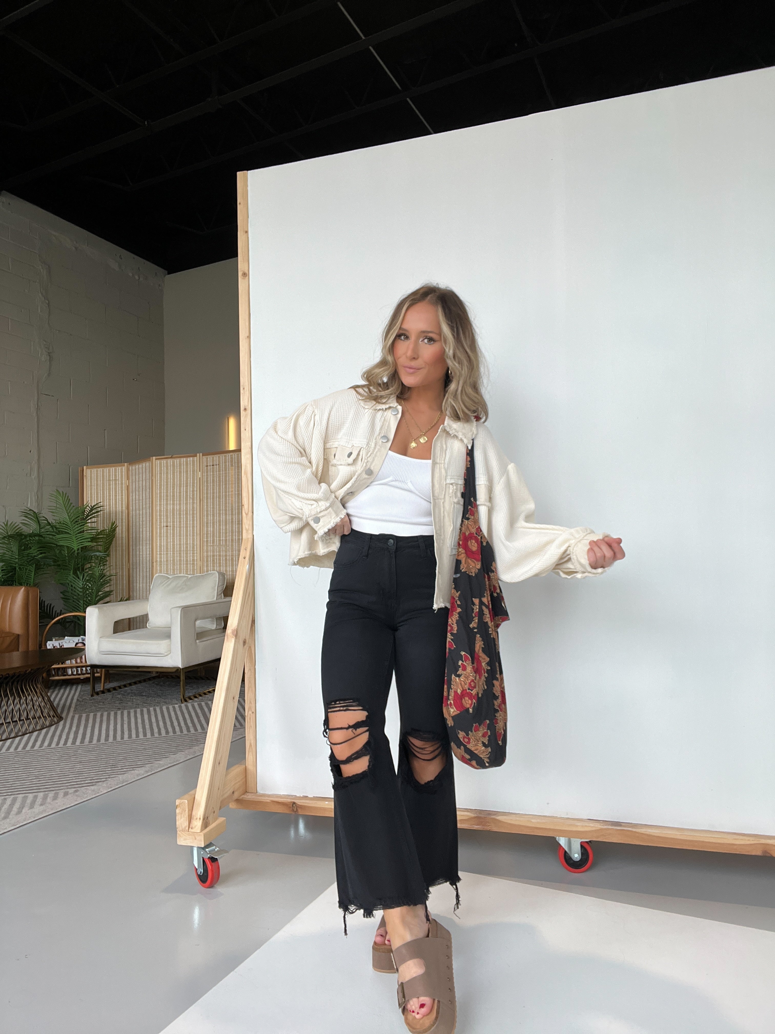 Distressed Cropped Jeans Black