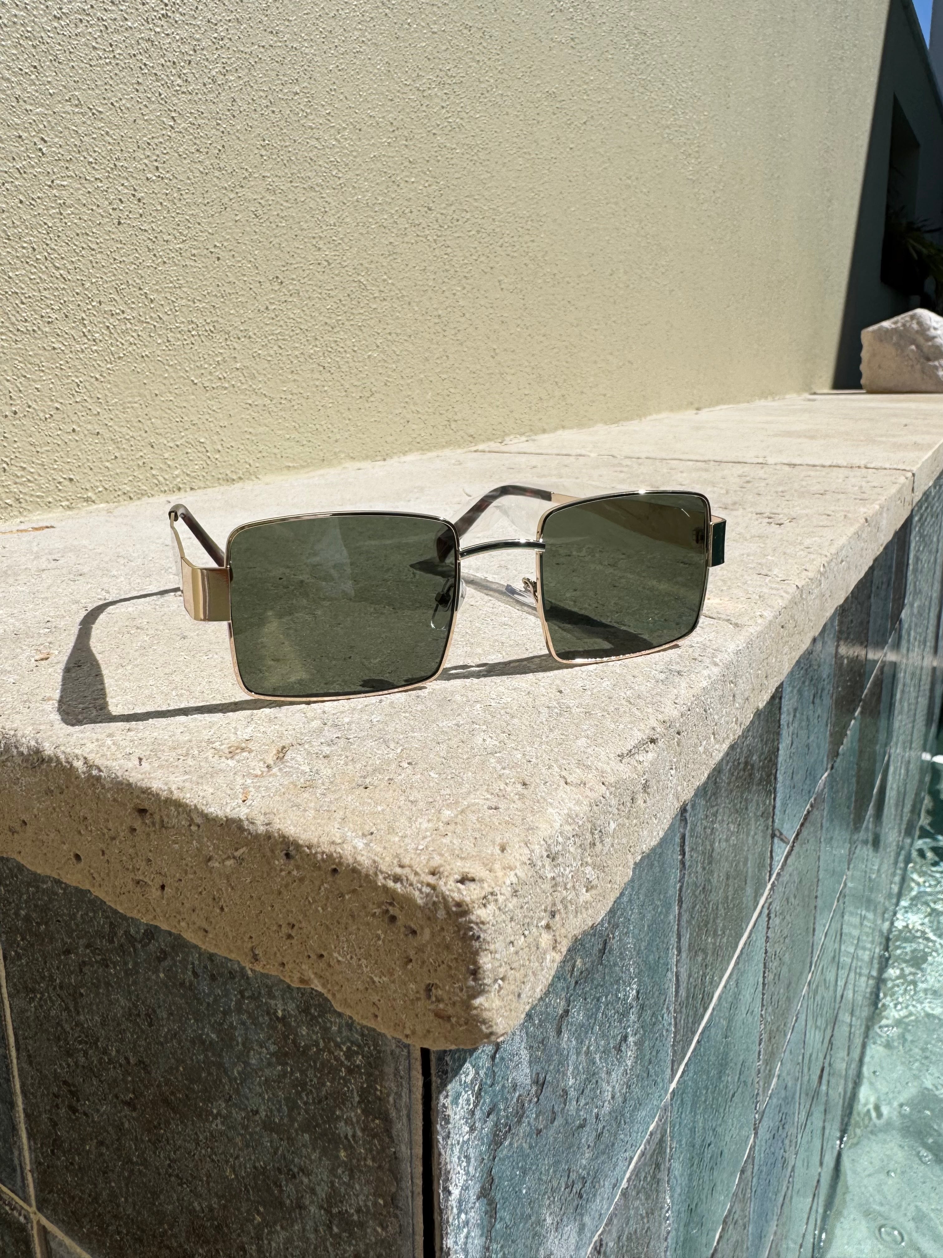 Y2K Girl Wire Box Sunnies