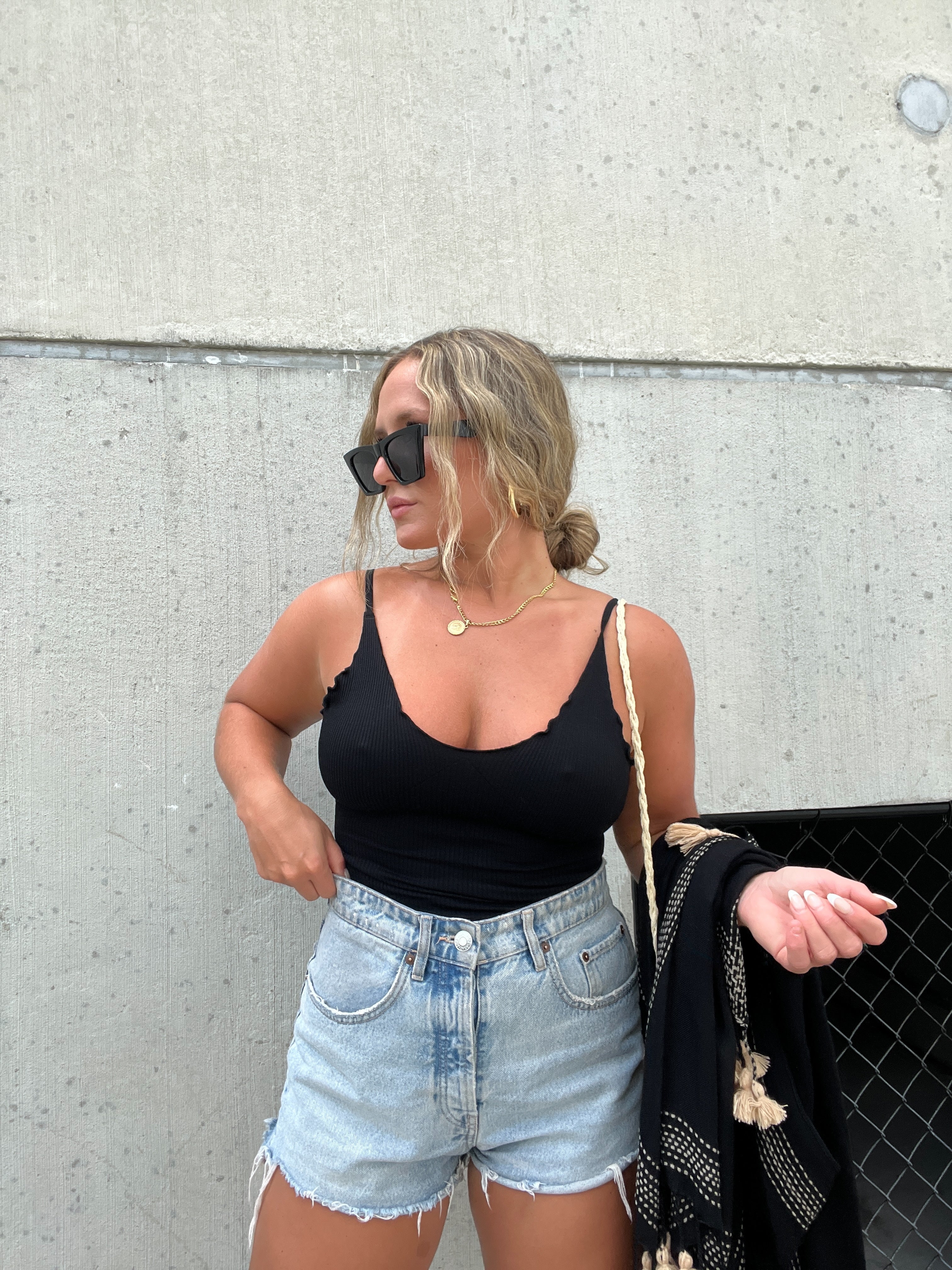 RUFFLE ME UP BLACK TANK