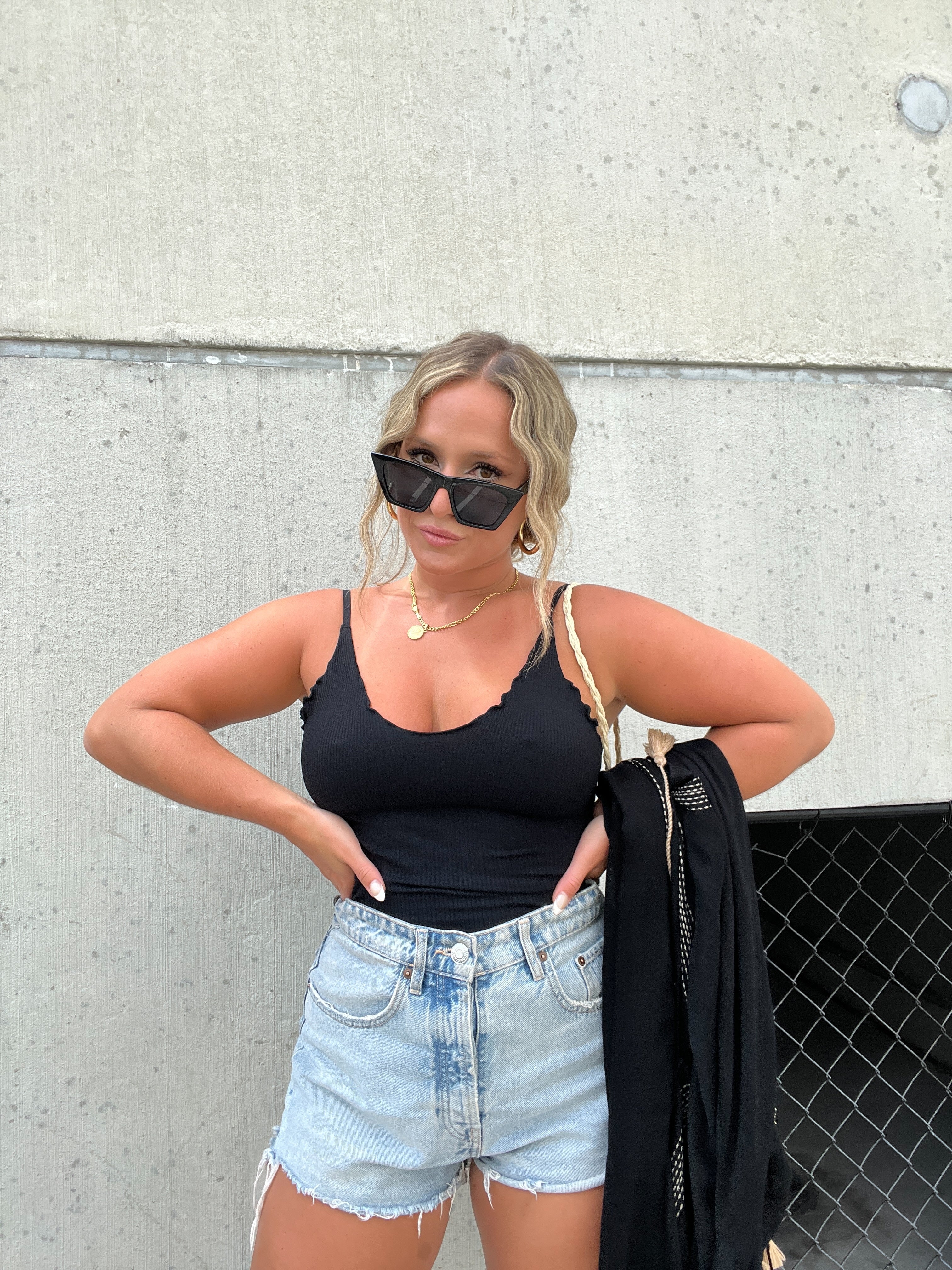 RUFFLE ME UP BLACK TANK