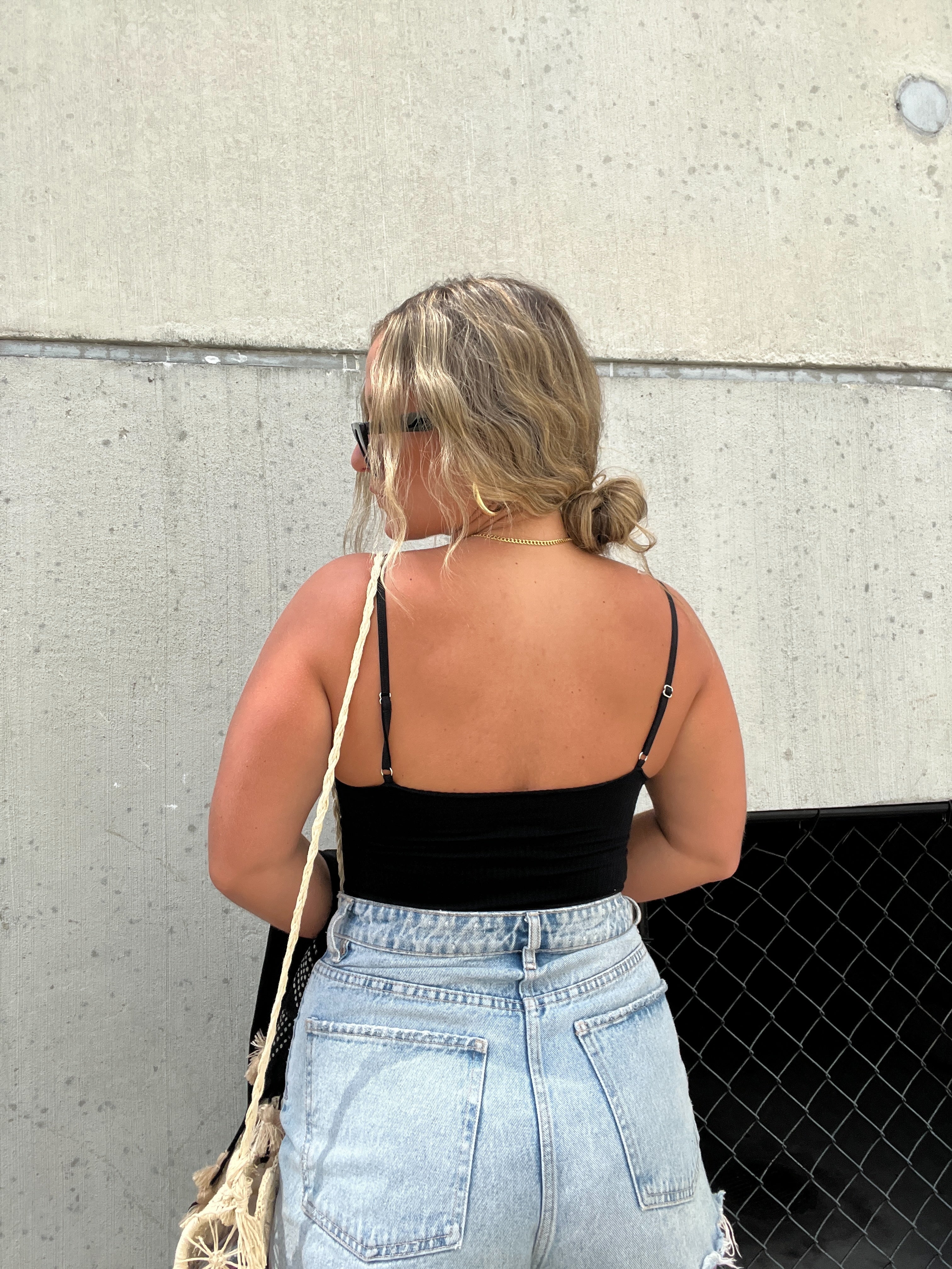 RUFFLE ME UP BLACK TANK