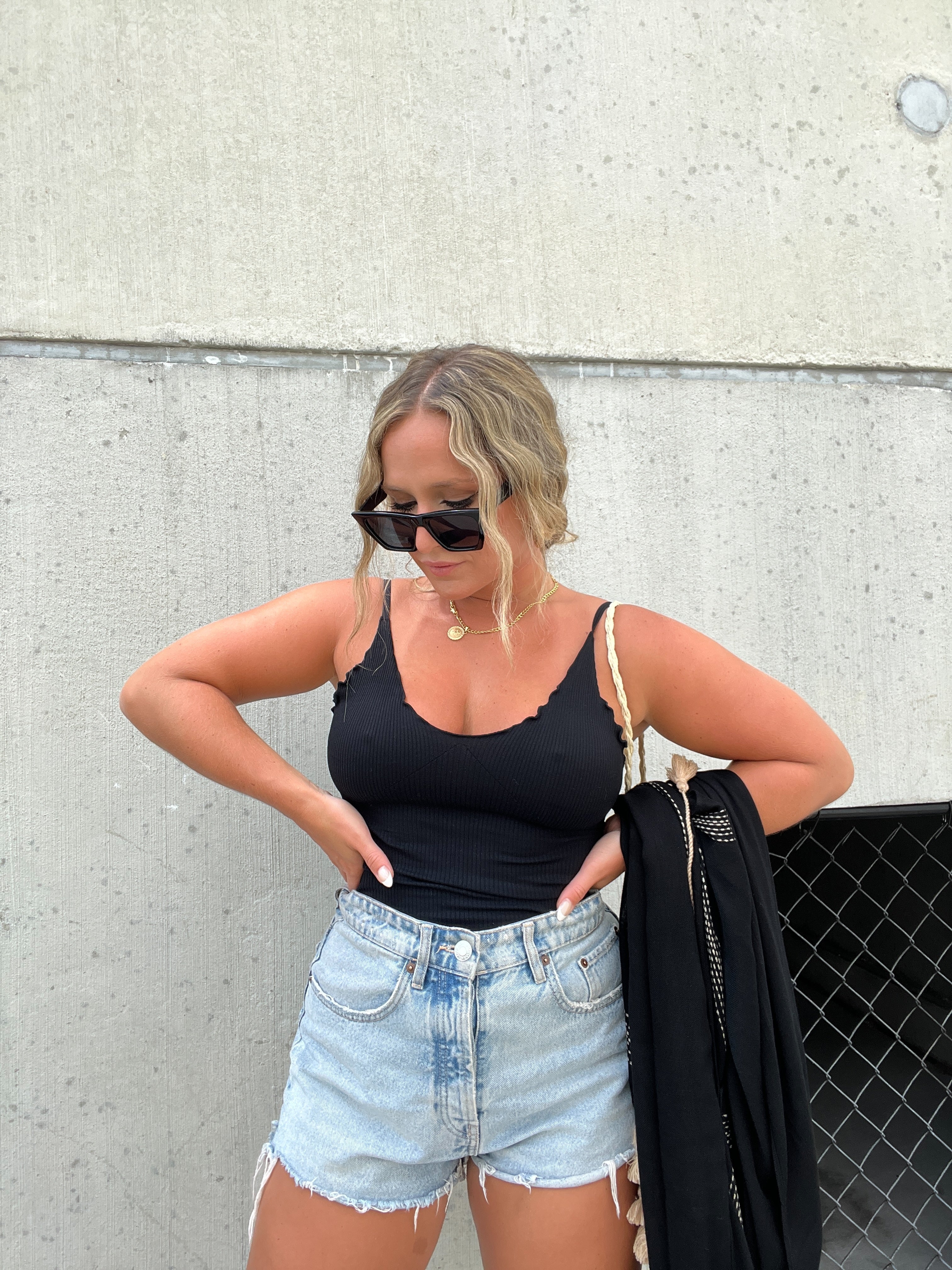 RUFFLE ME UP BLACK TANK