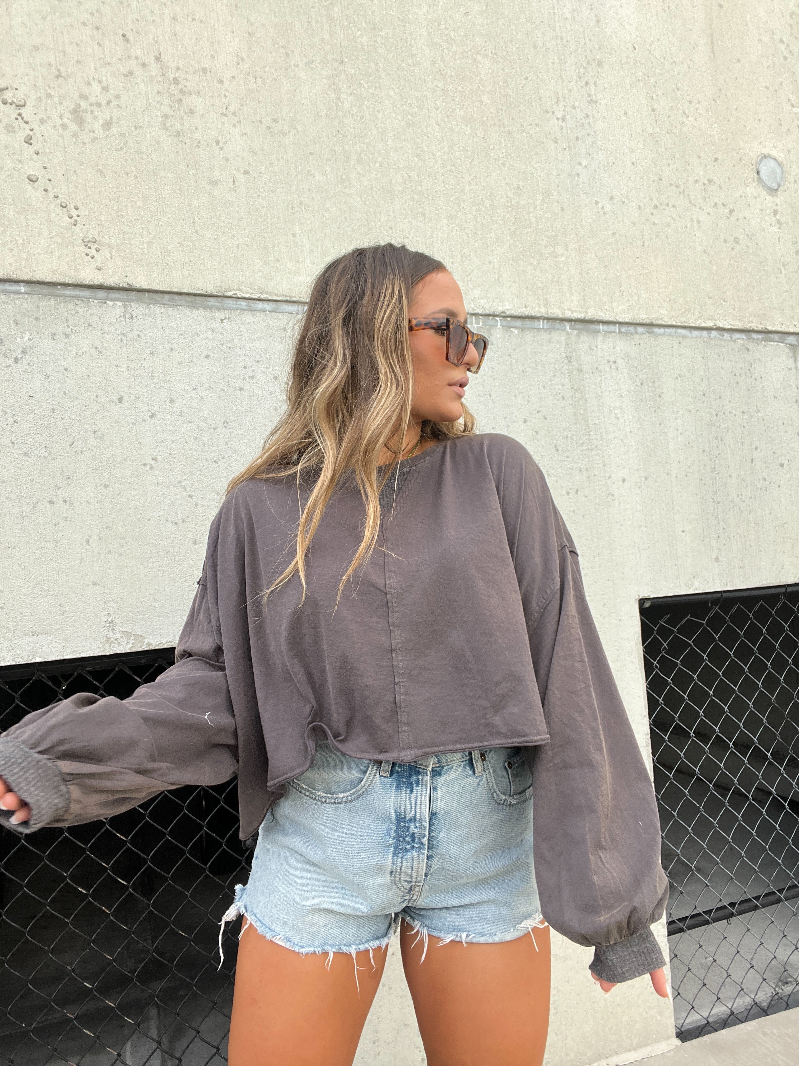 SYDNI OVERSIZED TOP DEEP CHARCOAL