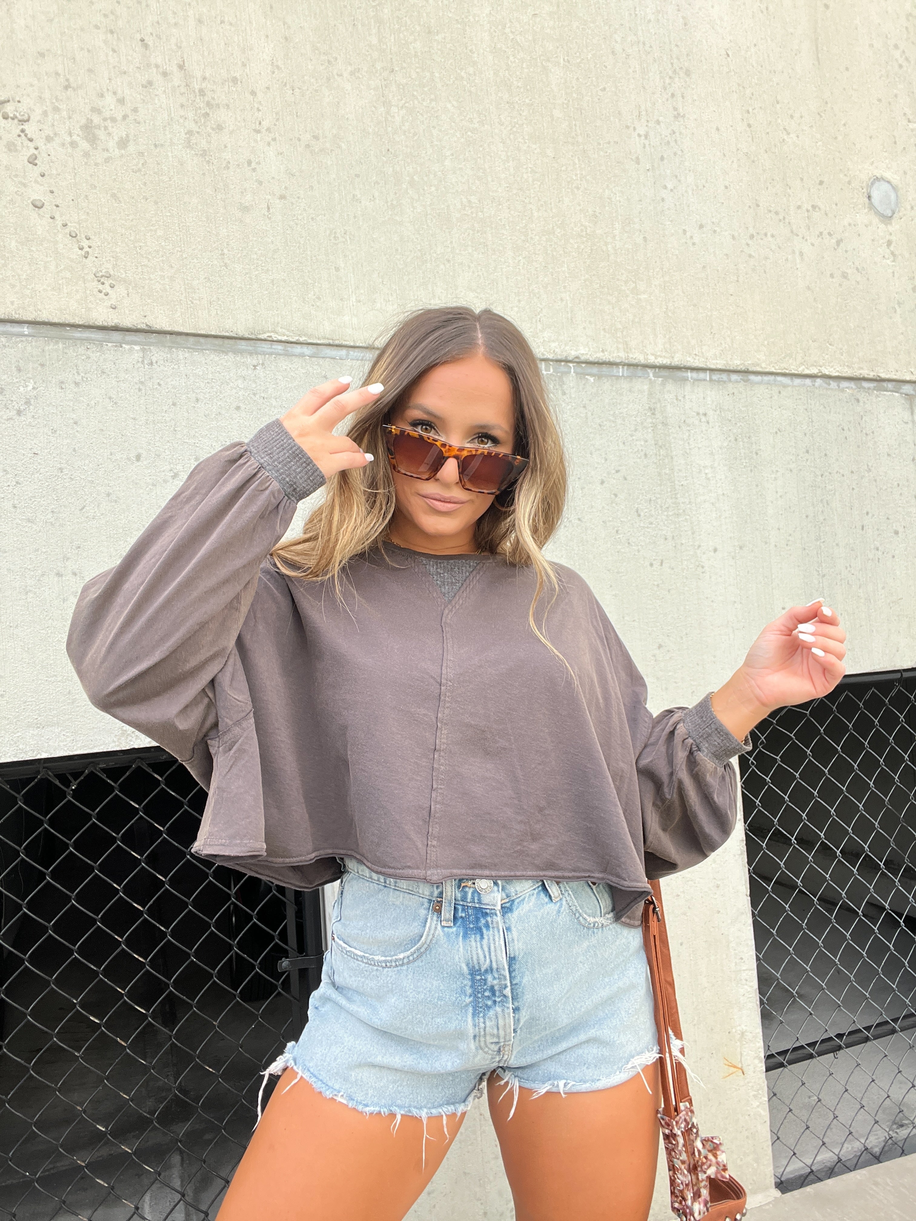 SYDNI OVERSIZED TOP DEEP CHARCOAL