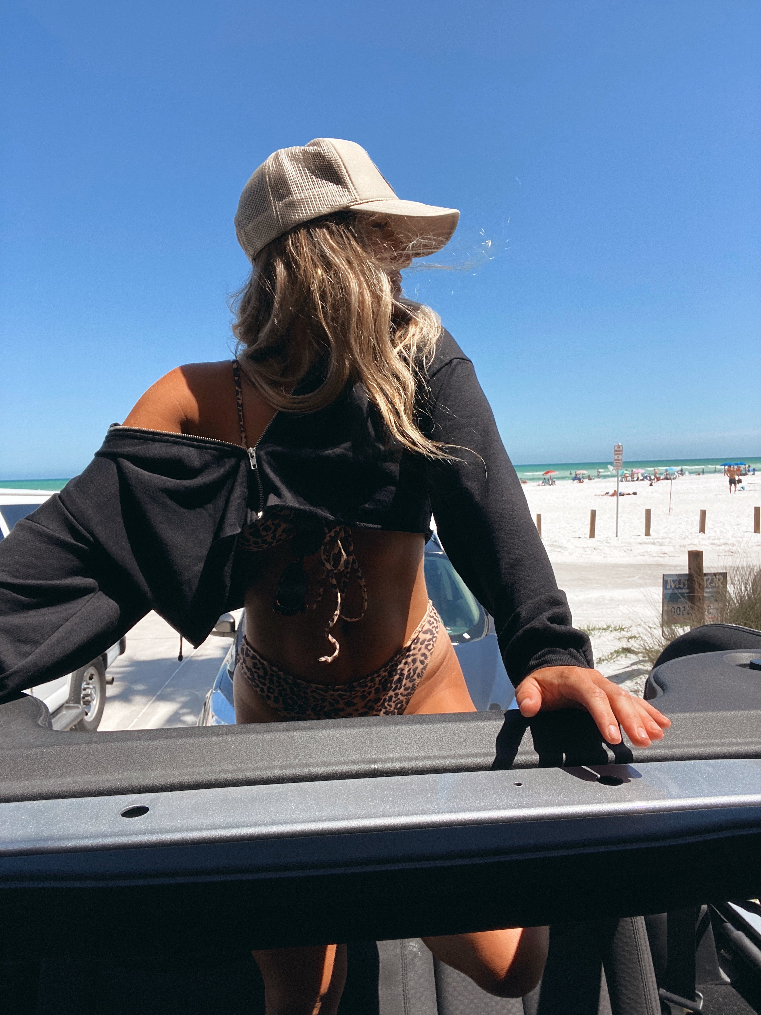 Sunday Funday Hoodie Black