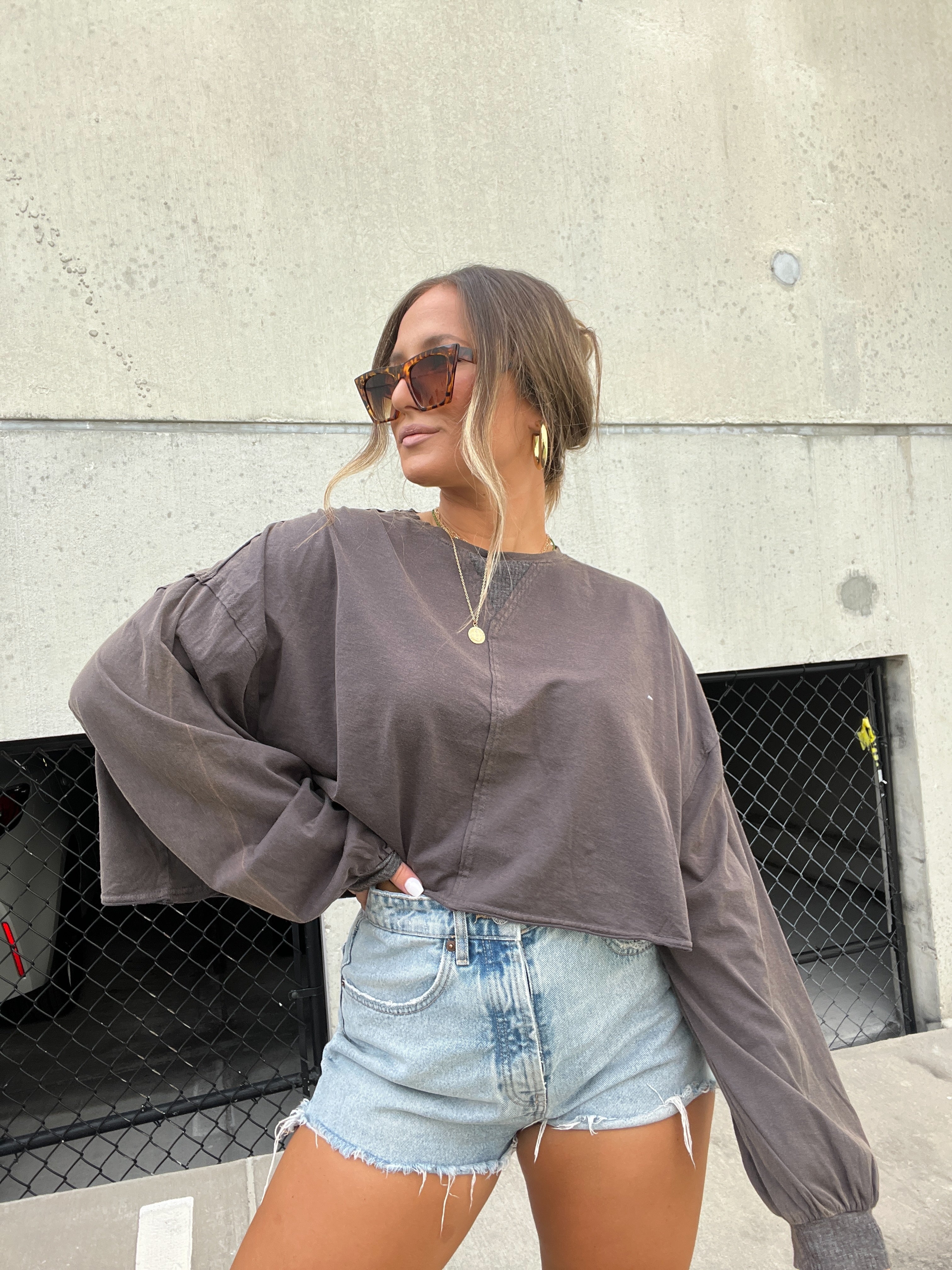 SYDNI OVERSIZED TOP DEEP CHARCOAL