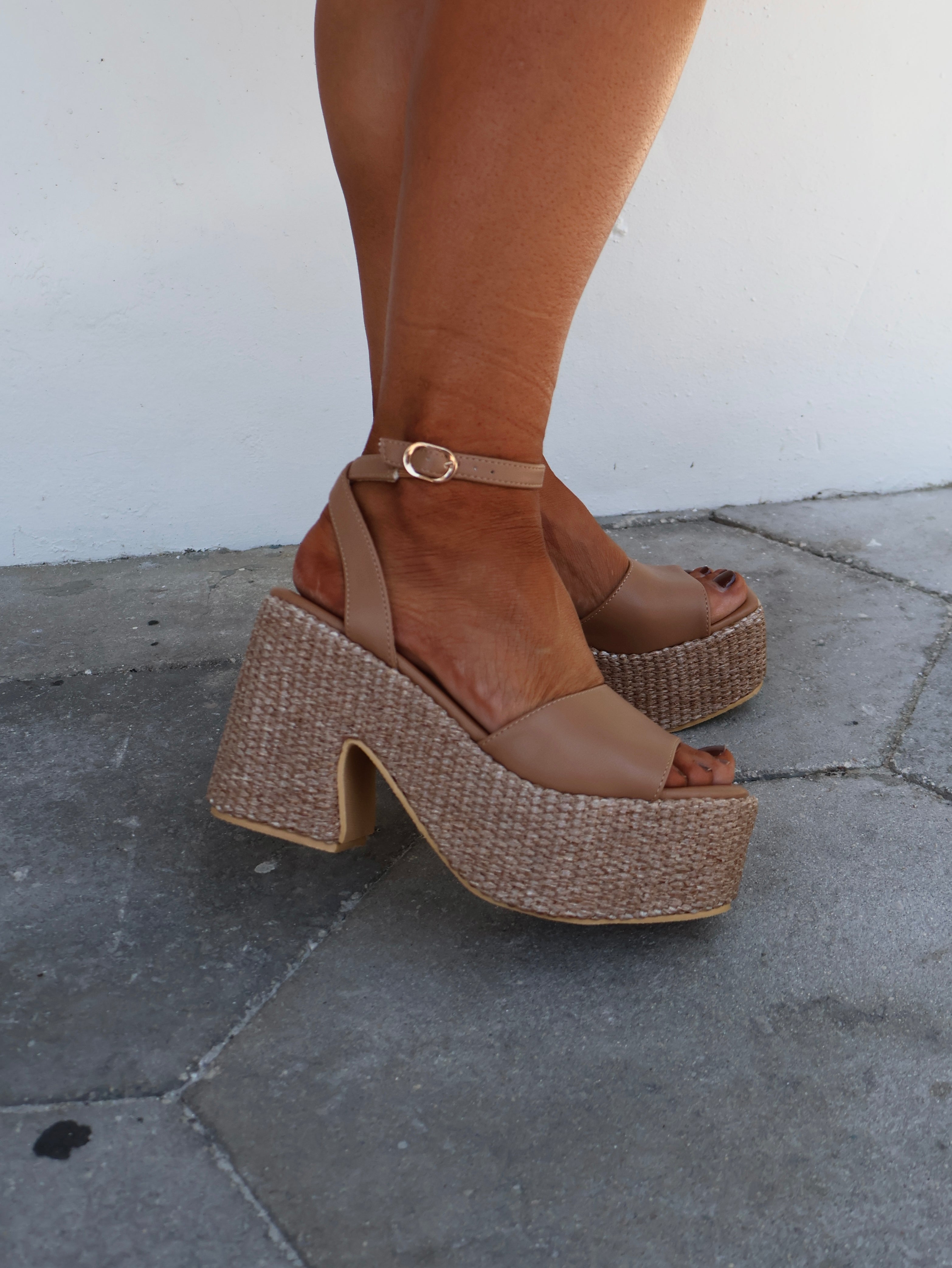 Arden Wedges Cognac