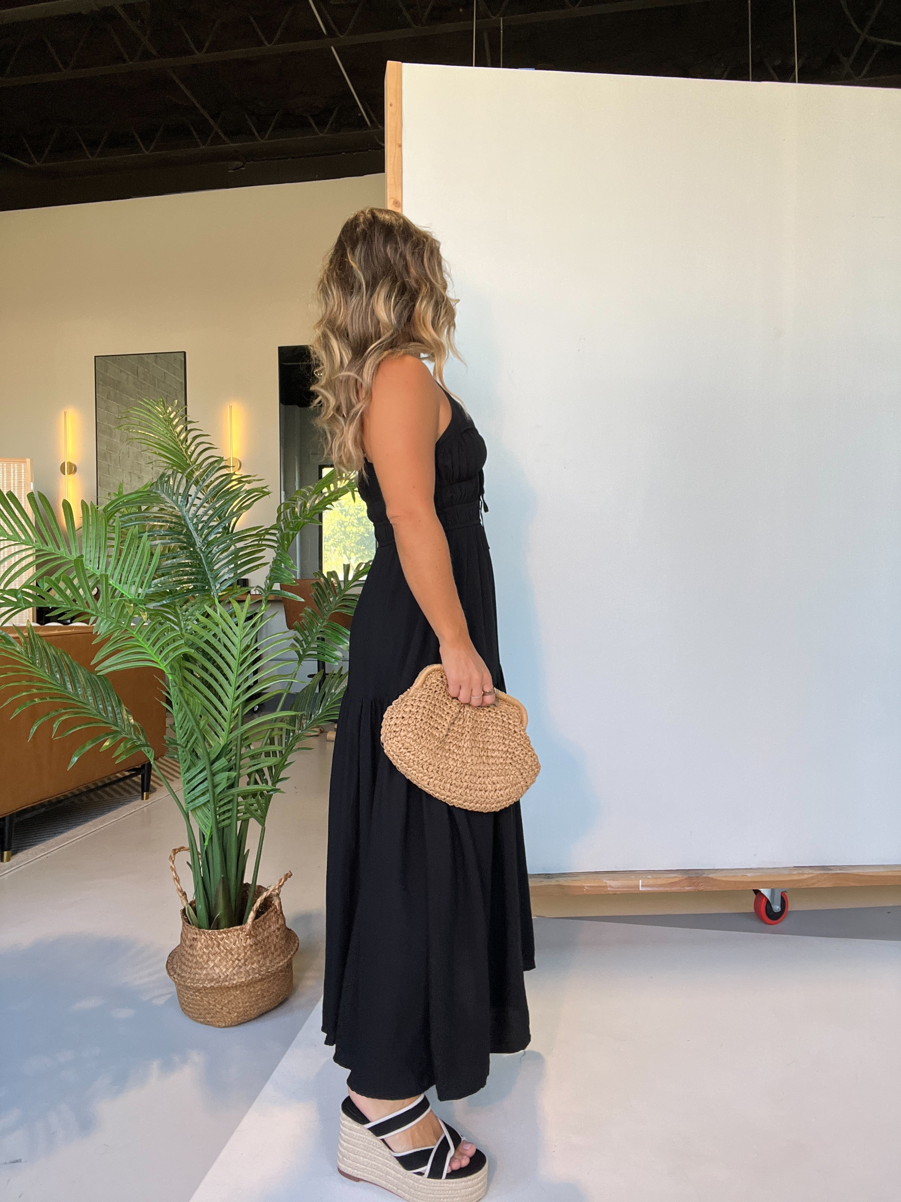 Georgia Peach Front Tie Midi Dress Black