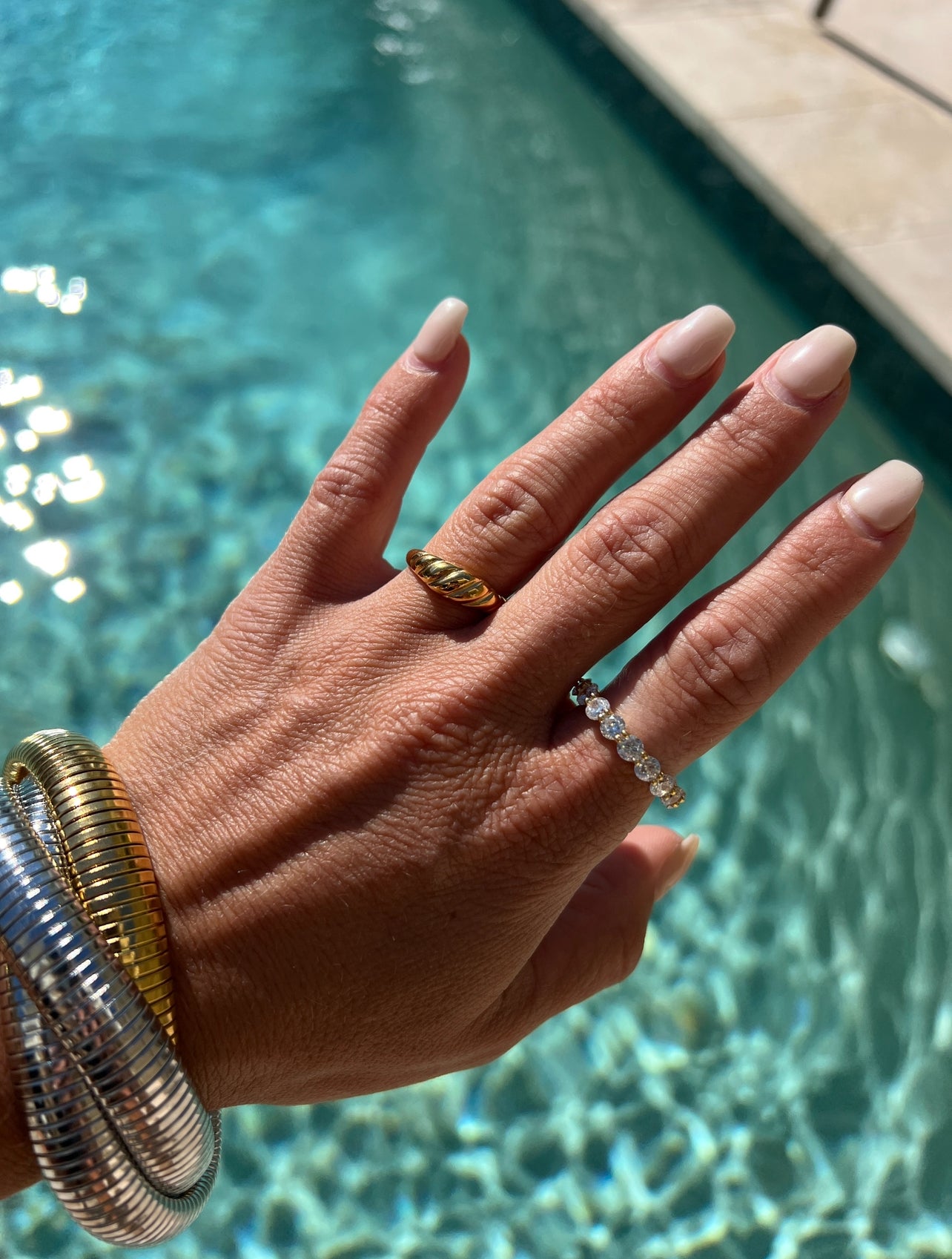 Ari Round Cut 18K Gold Ring