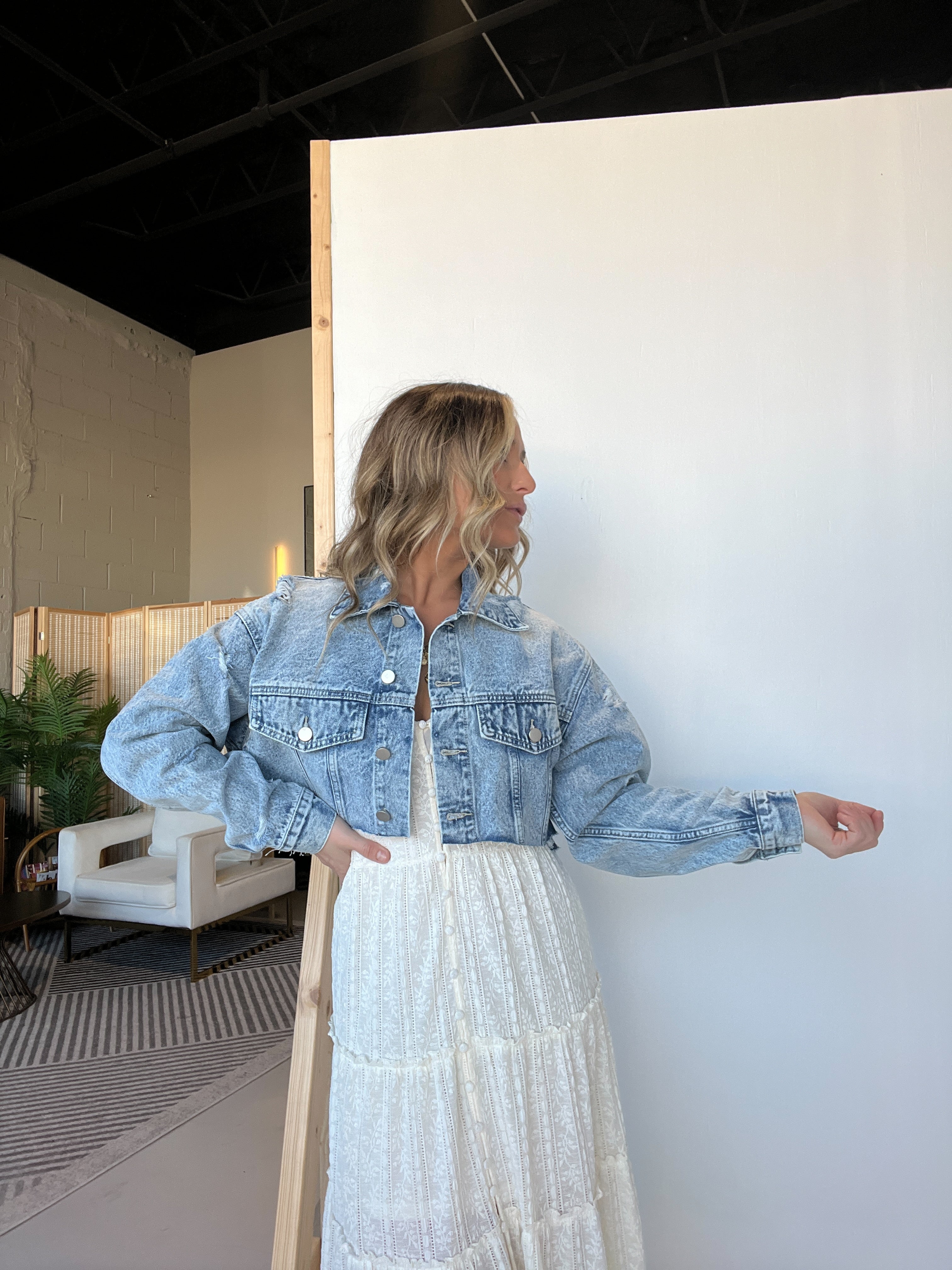 Chic Cropped Denim Jacket