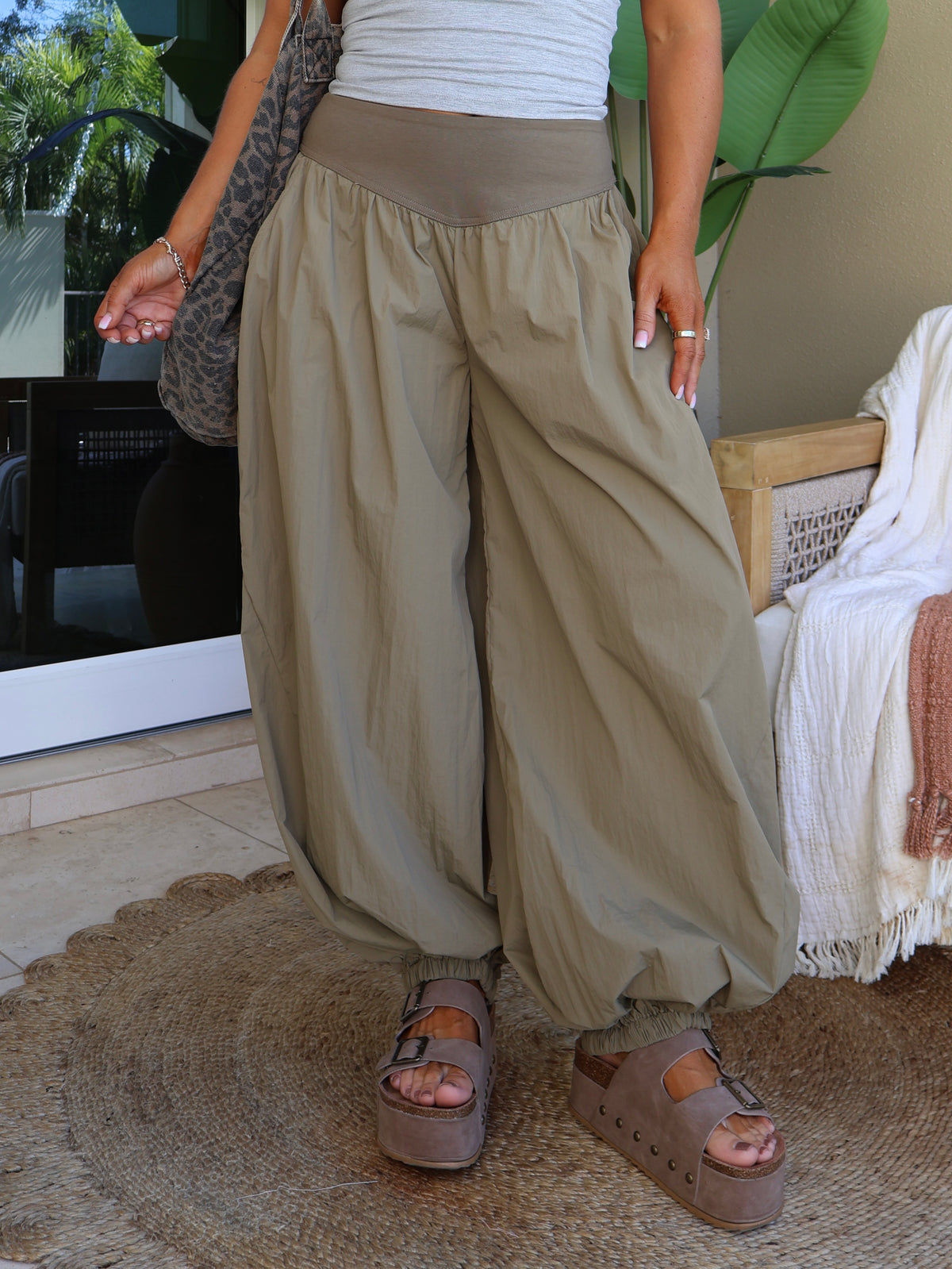 Romi Parachute Joggers Olive