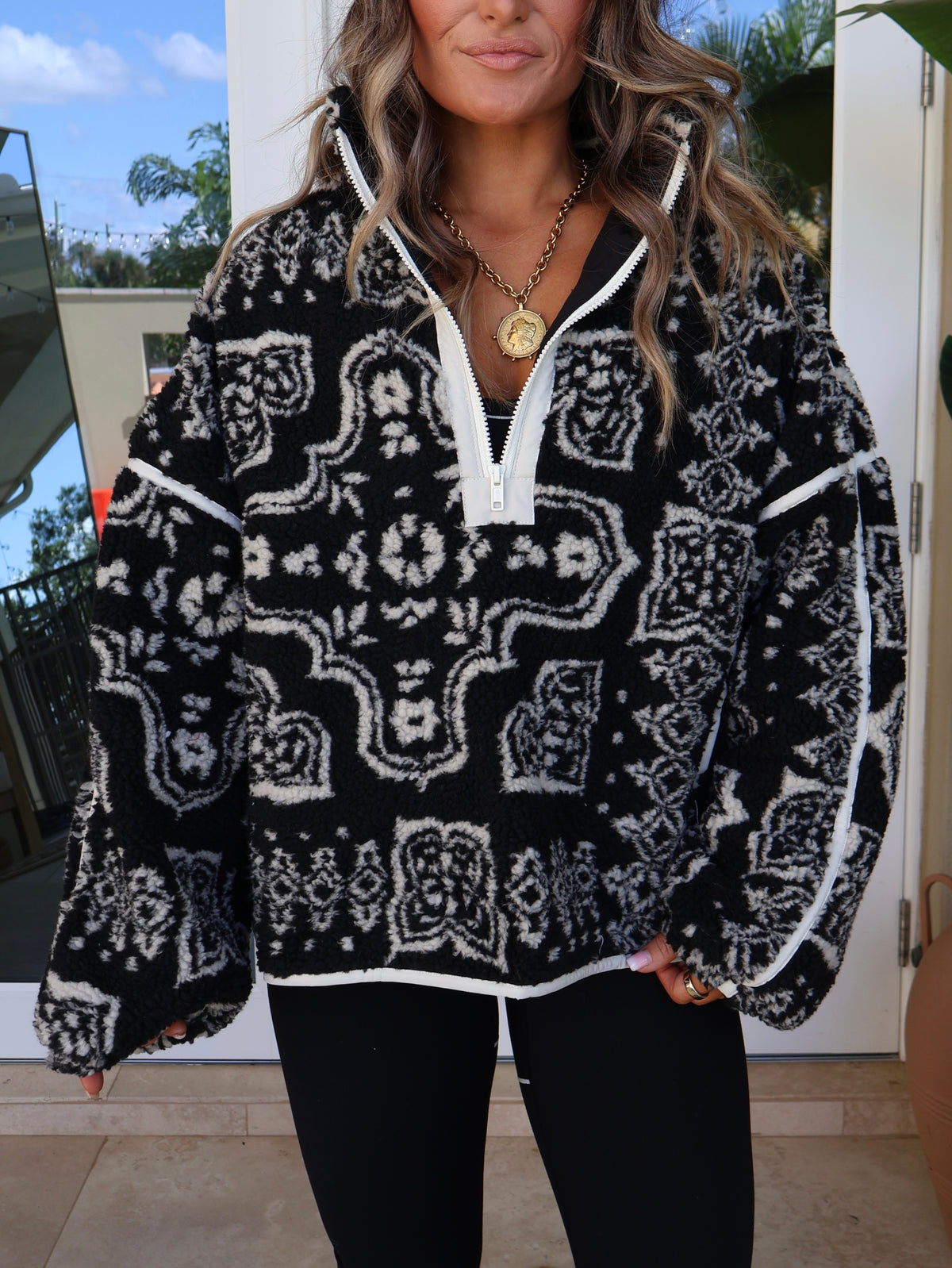 Crisp Air Sherpa Pullover Black/White