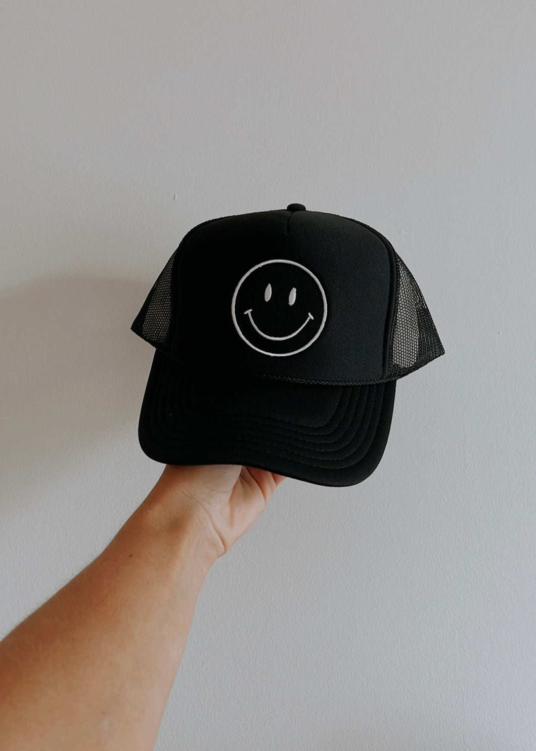 BLACK ON BLACK SMILEY TRUCKER HAT