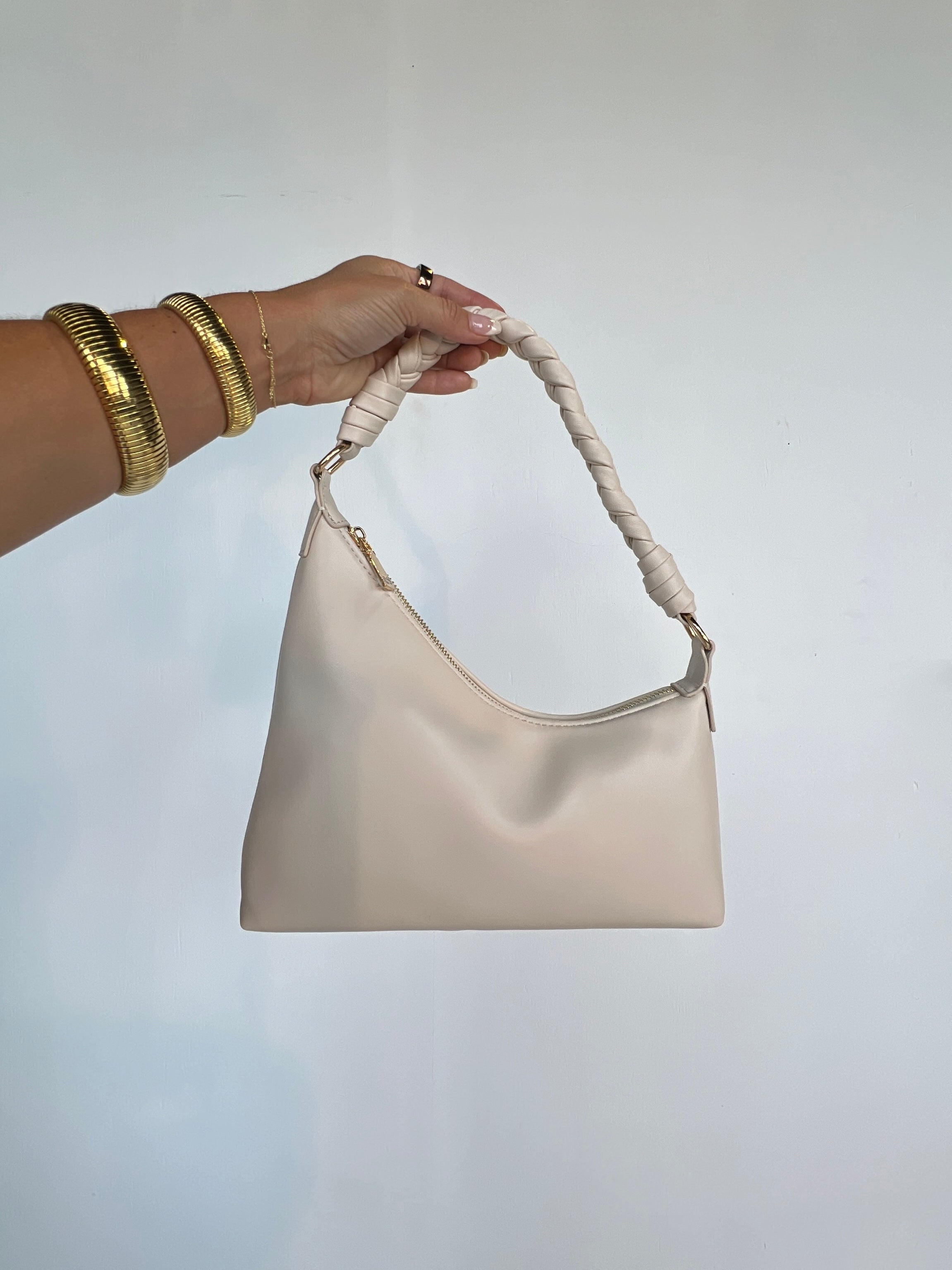 https://tbp8hewlfsrcb9ei-49956094102.shopifypreview.com/products_preview?preview_key=55dd21bdcd6f7a7aa80a87de1c9e4508