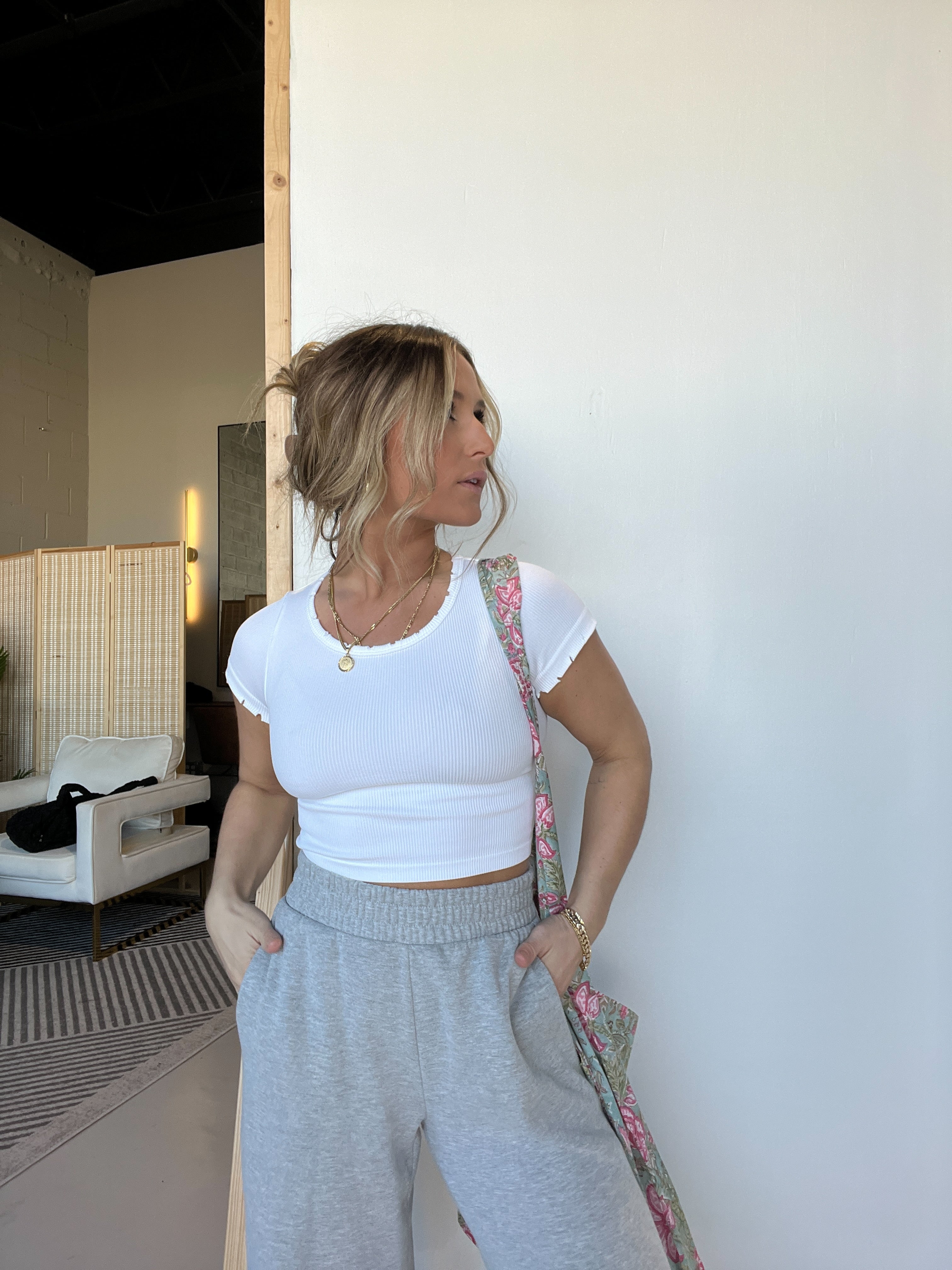 Phoenix Distressed Basic Top White