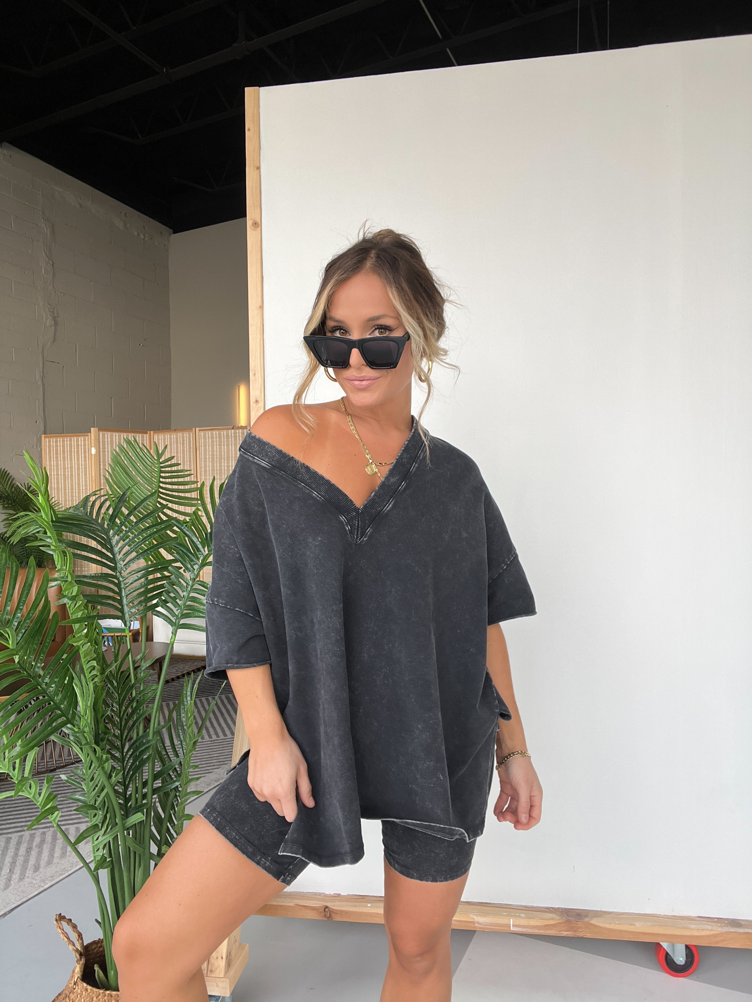 Saturday Market Mineral Washed Top Navy