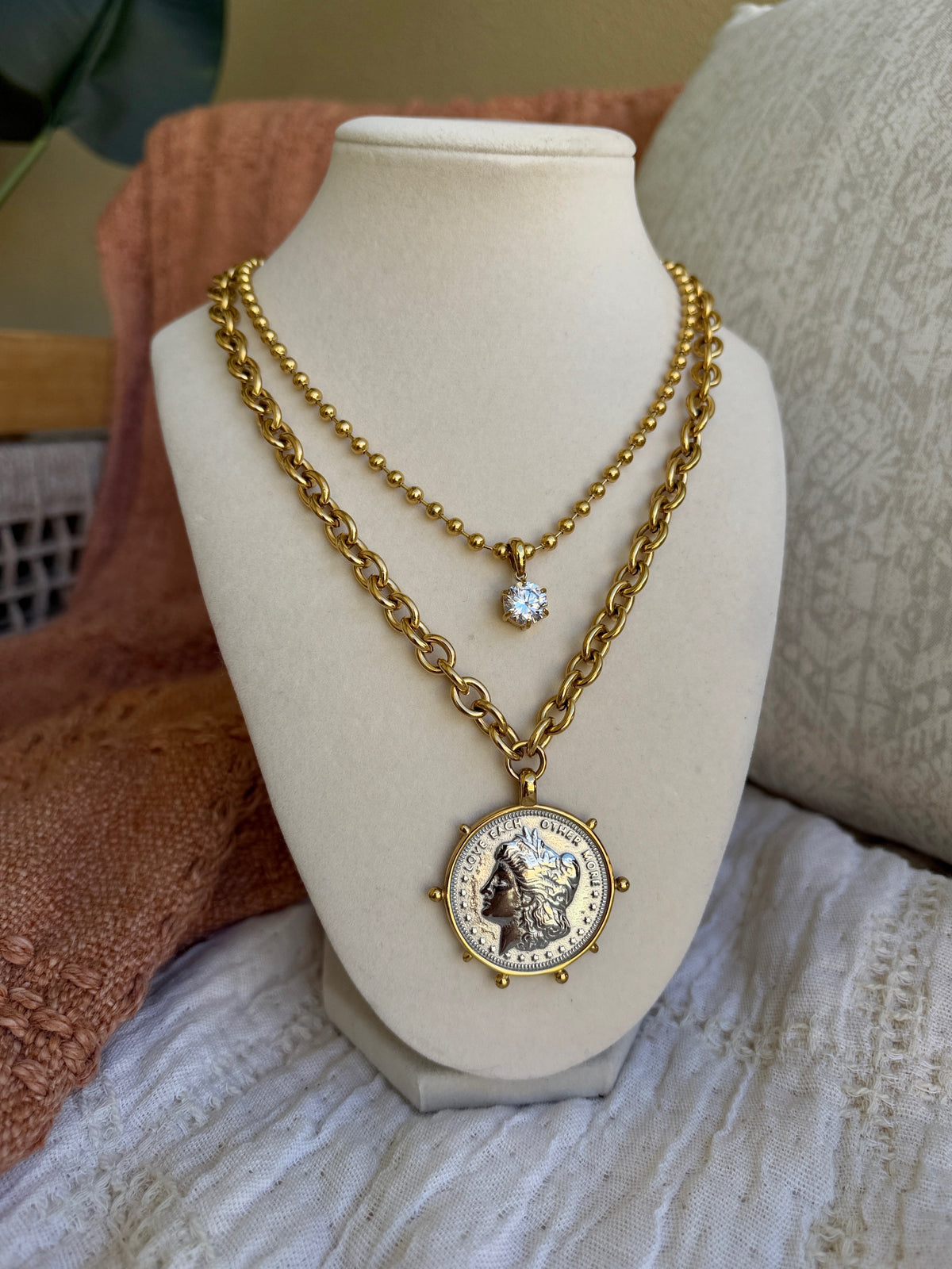 Stella Pendant Necklace Gold