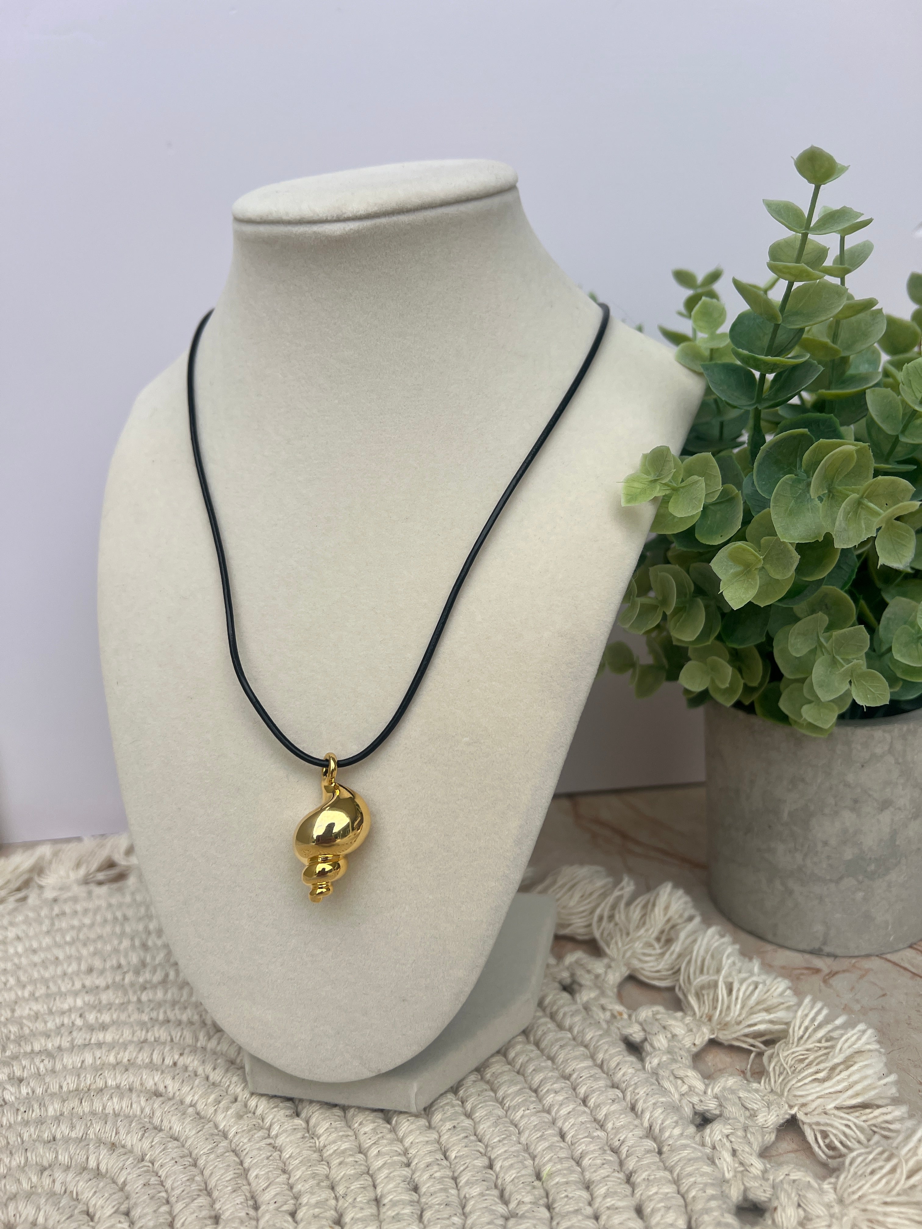 Conch Shell 18K Gold Necklace