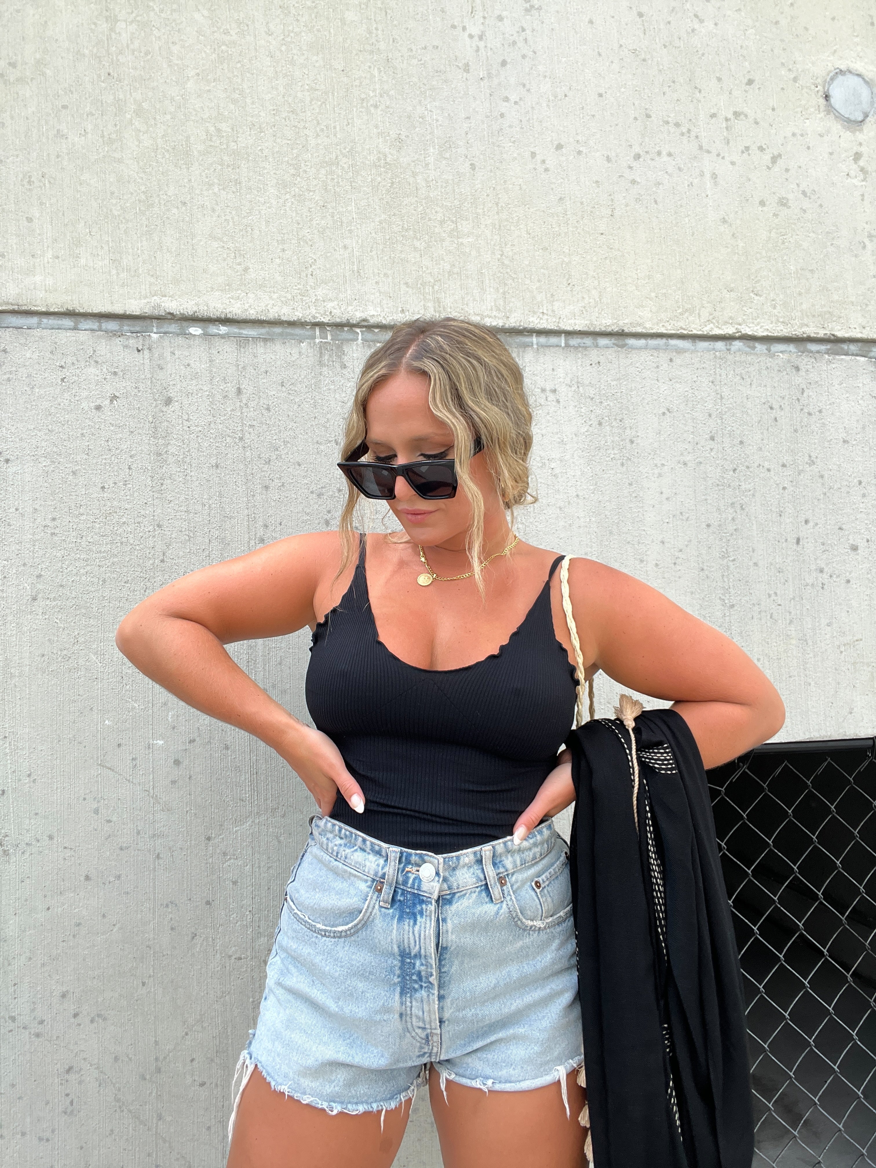 RUFFLE ME UP BLACK TANK