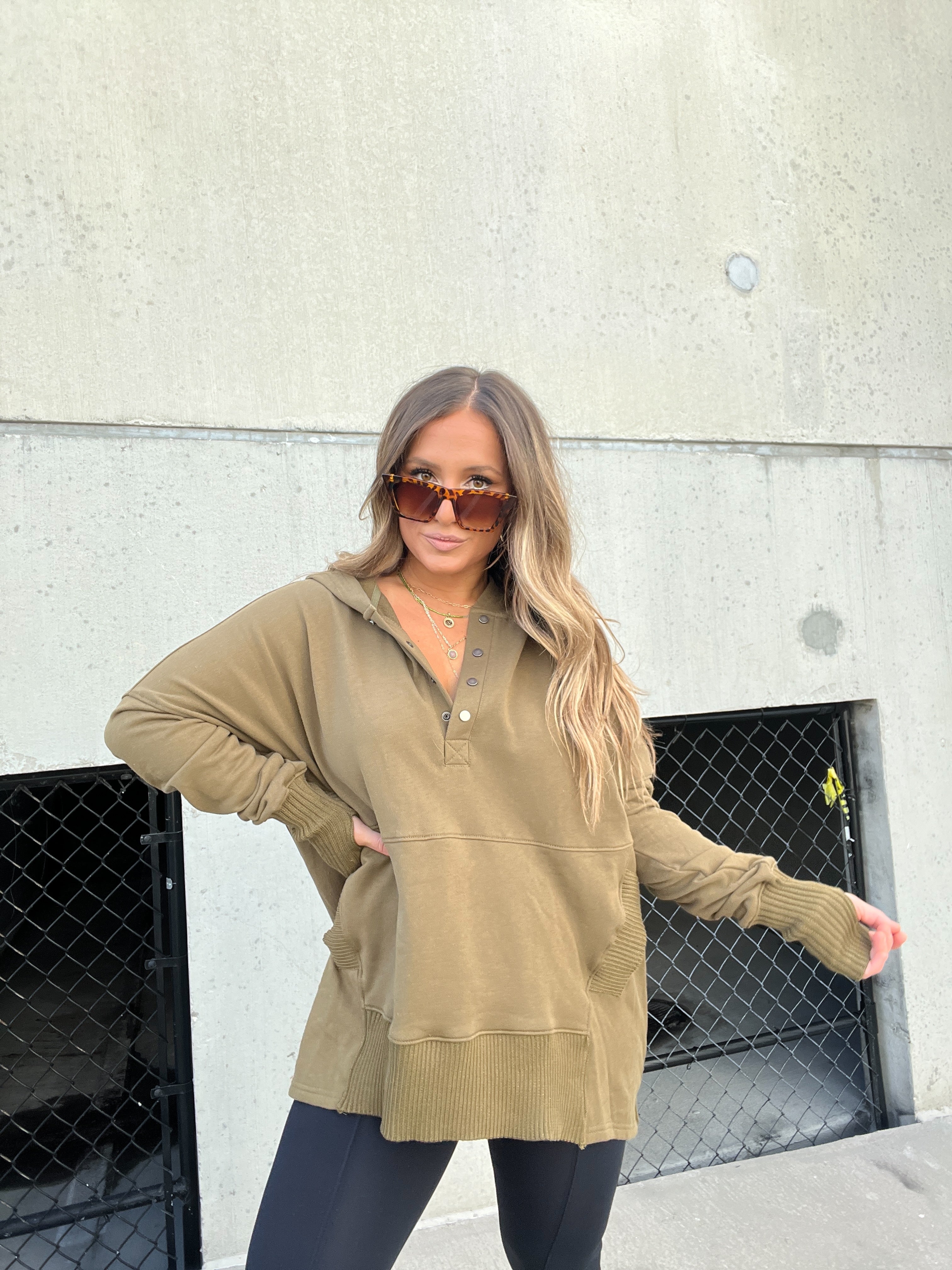 FIRST CLASS HOODIE OLIVE
