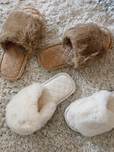Load image into Gallery viewer, FLUFFY SLIPPERS
