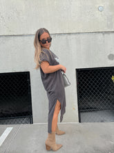 Load image into Gallery viewer, JANE GRAPHIC MIDI DRESS
