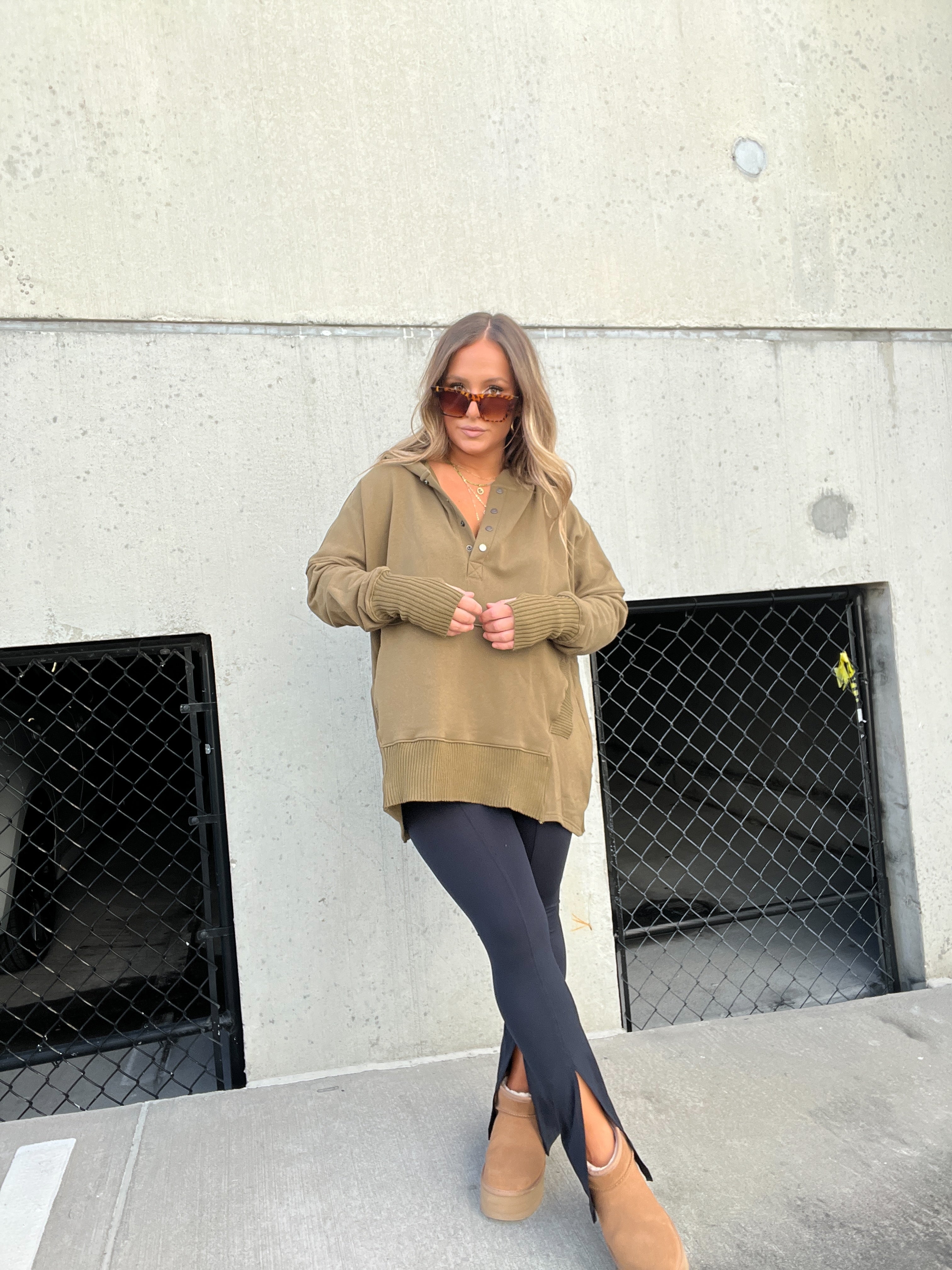 FIRST CLASS HOODIE OLIVE