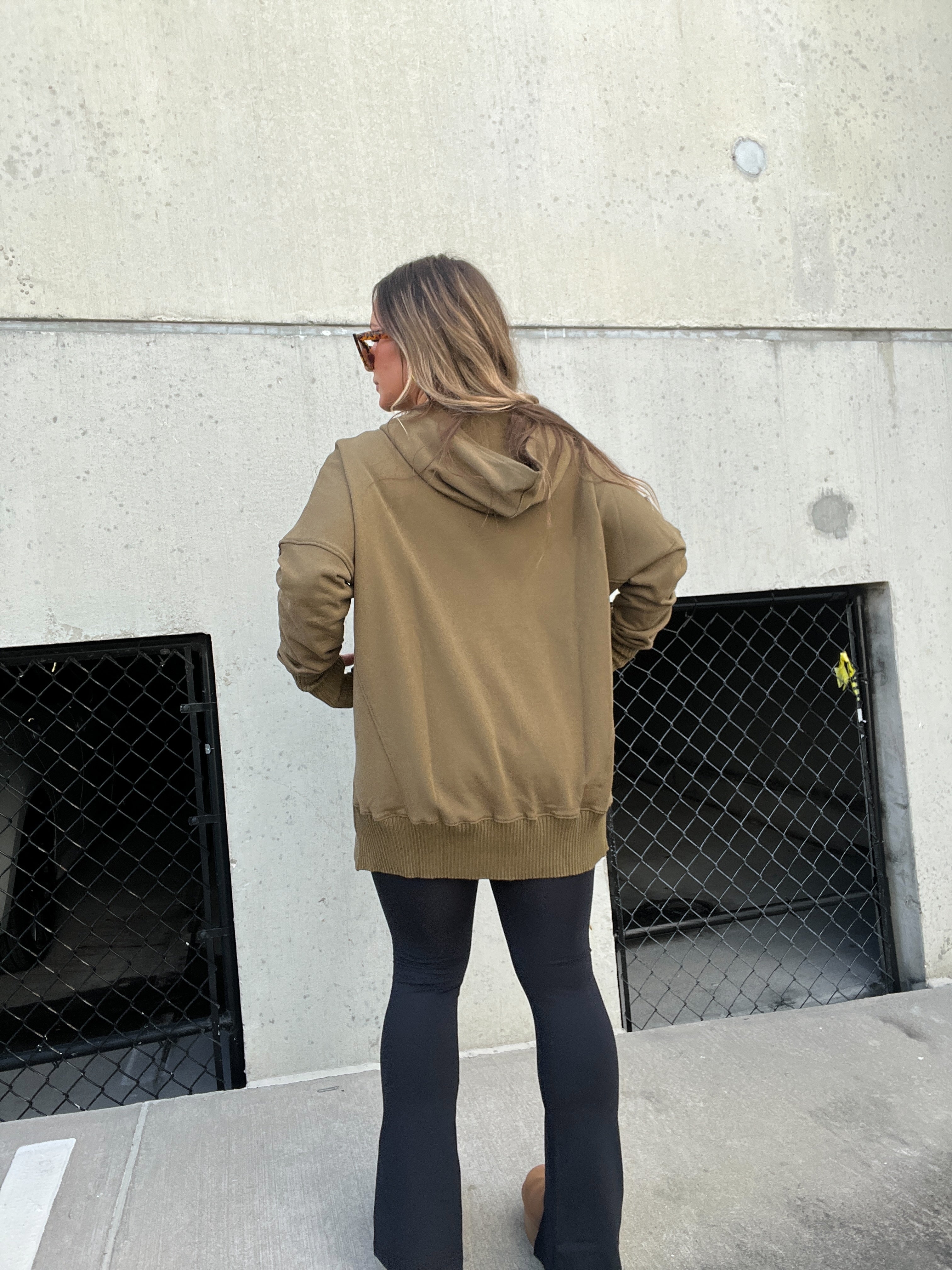 FIRST CLASS HOODIE OLIVE