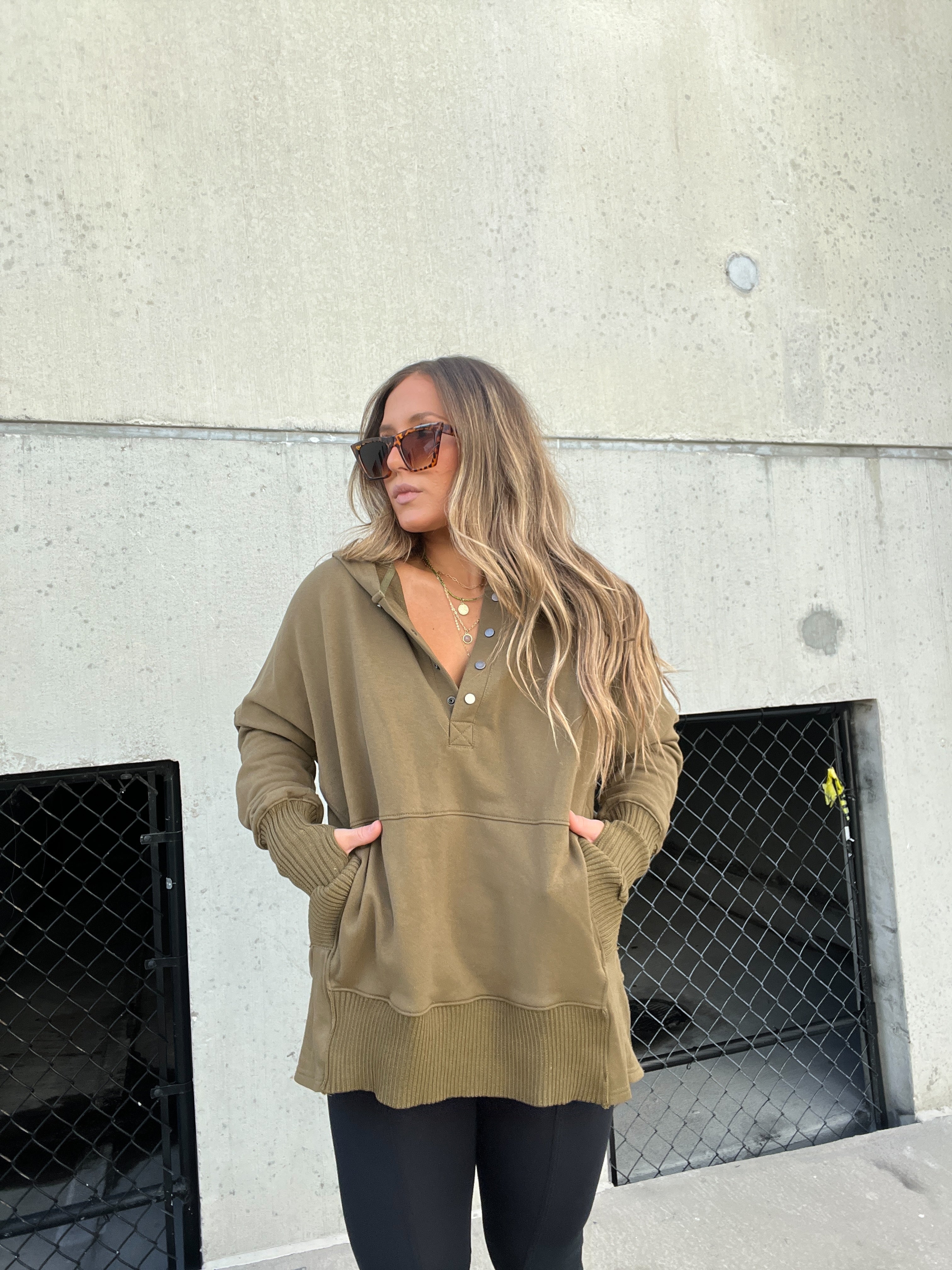 FIRST CLASS HOODIE OLIVE