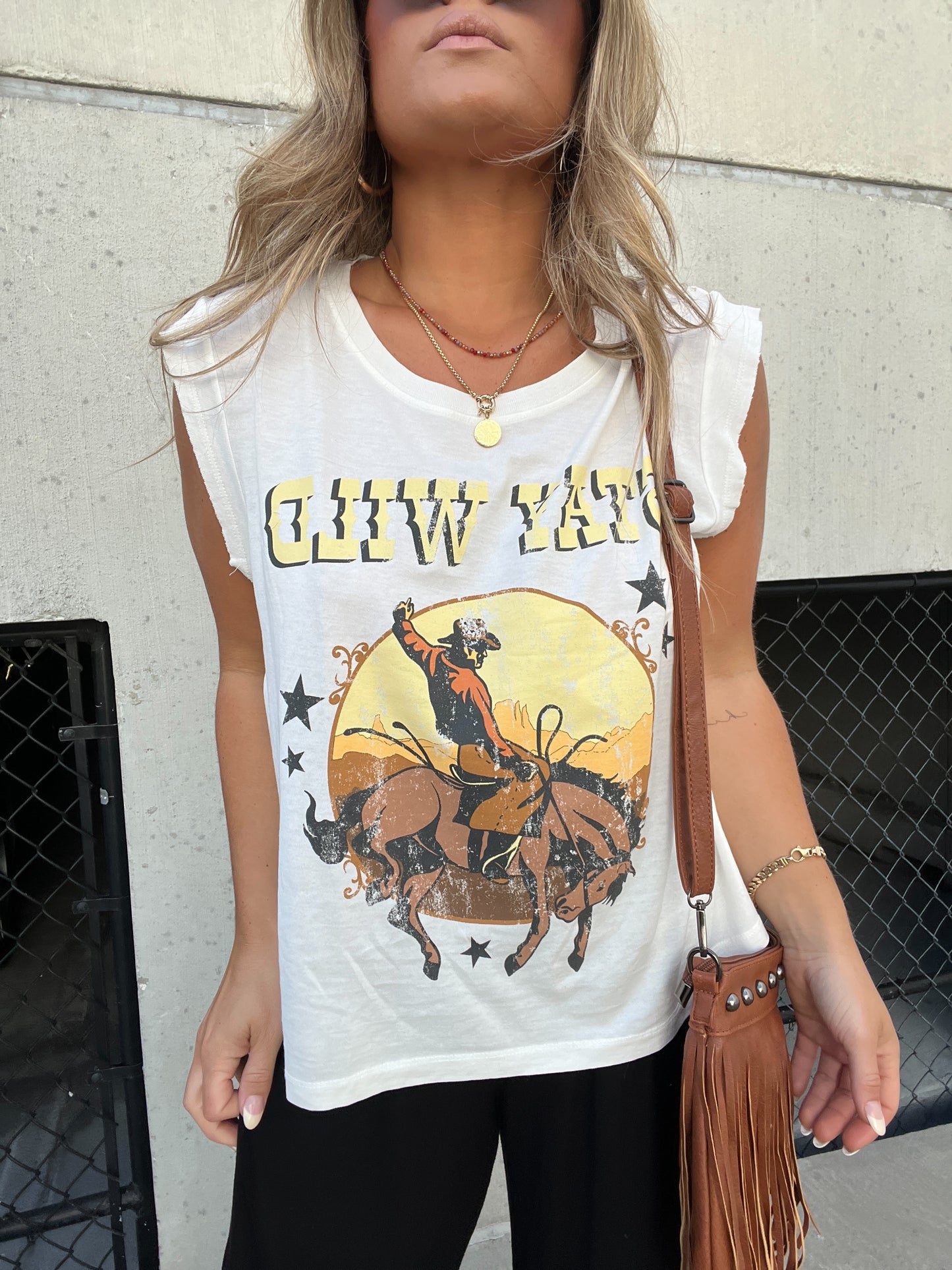 STAY WILD GRAPHIC MUSCLE TEE
