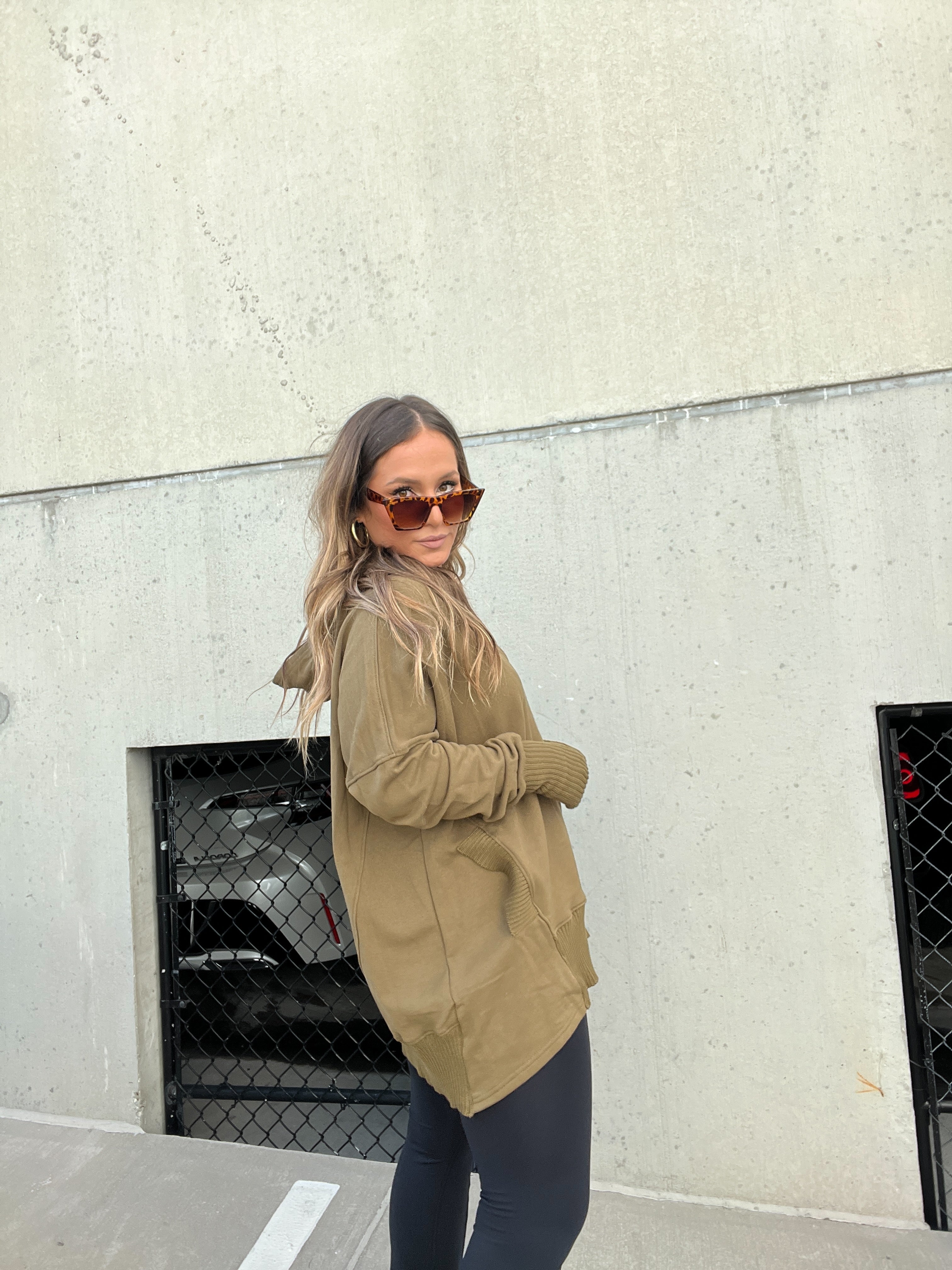 FIRST CLASS HOODIE OLIVE