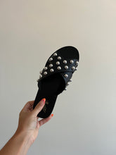 Load image into Gallery viewer, CASUAL STUDDED SLIDES BLACK

