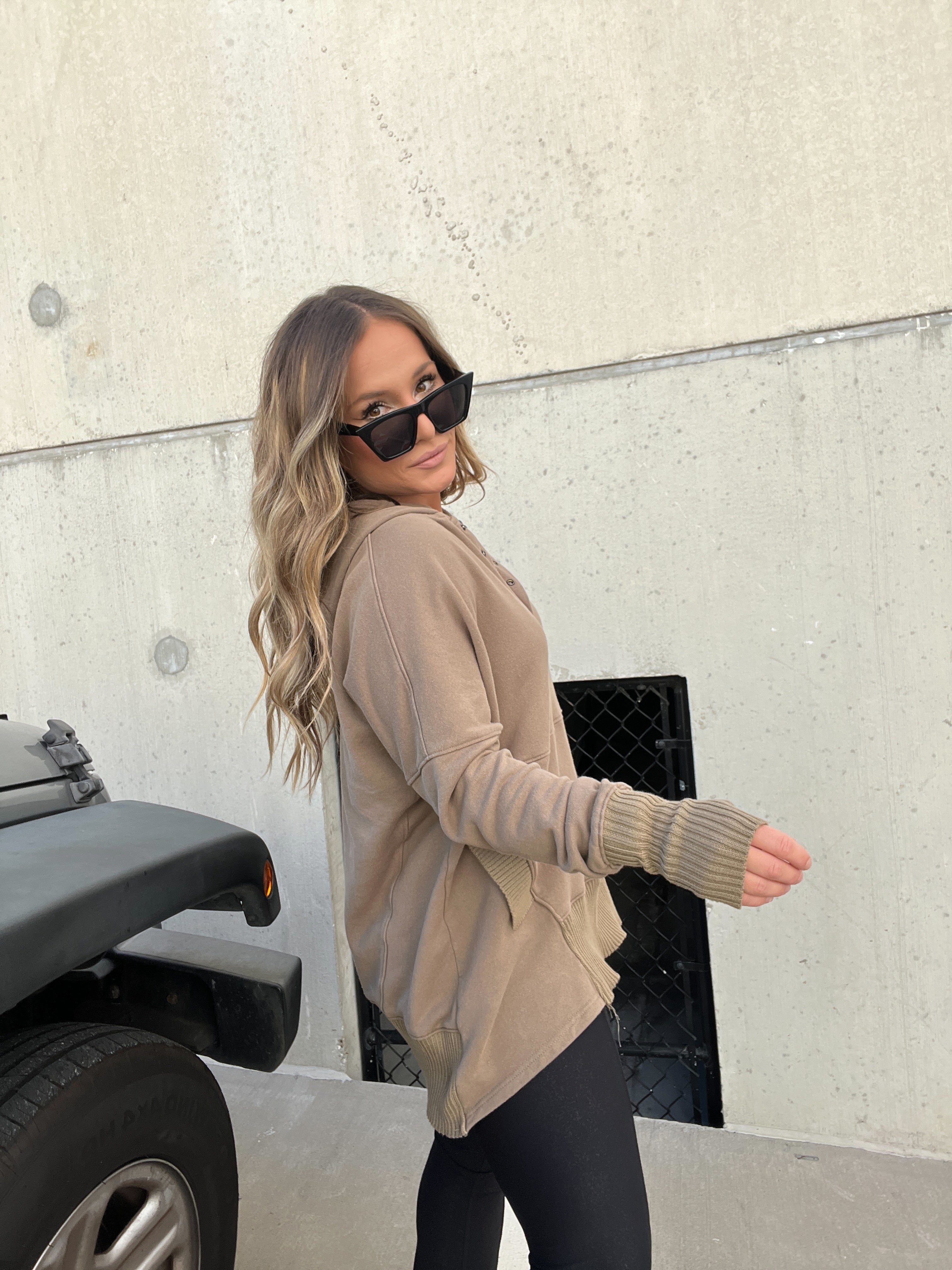 First Class Hoodie Mocha