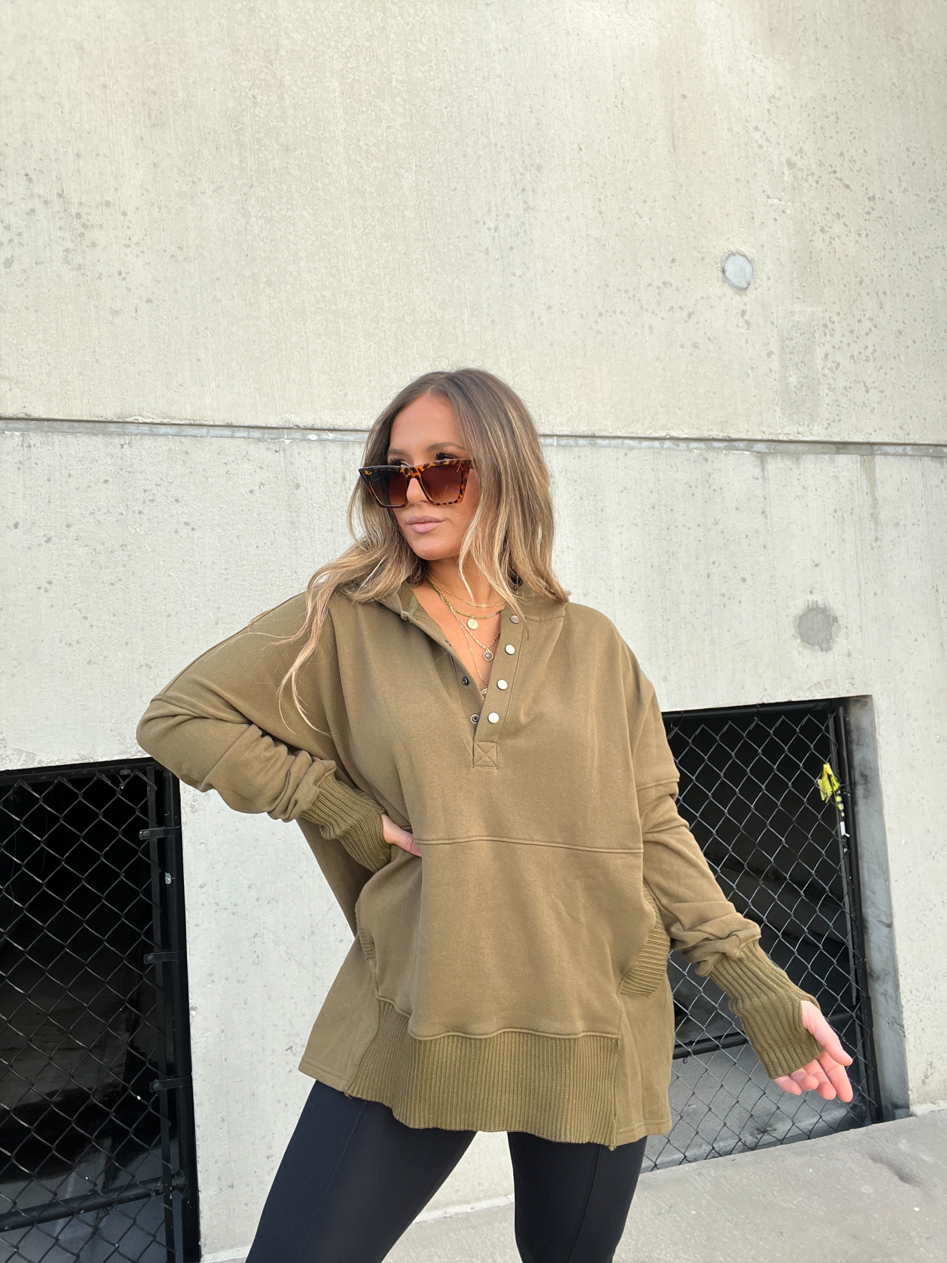 FIRST CLASS HOODIE OLIVE