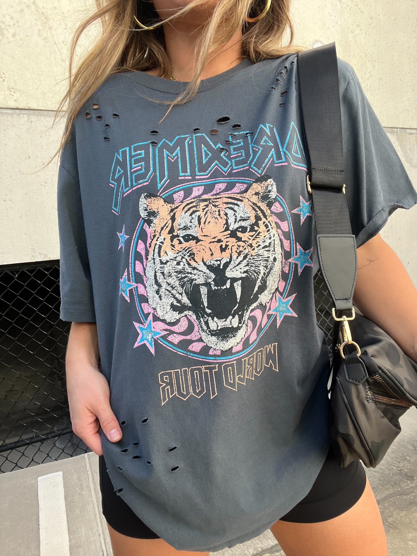 DREAM TIGER GRAPHIC TEE CHARCOAL