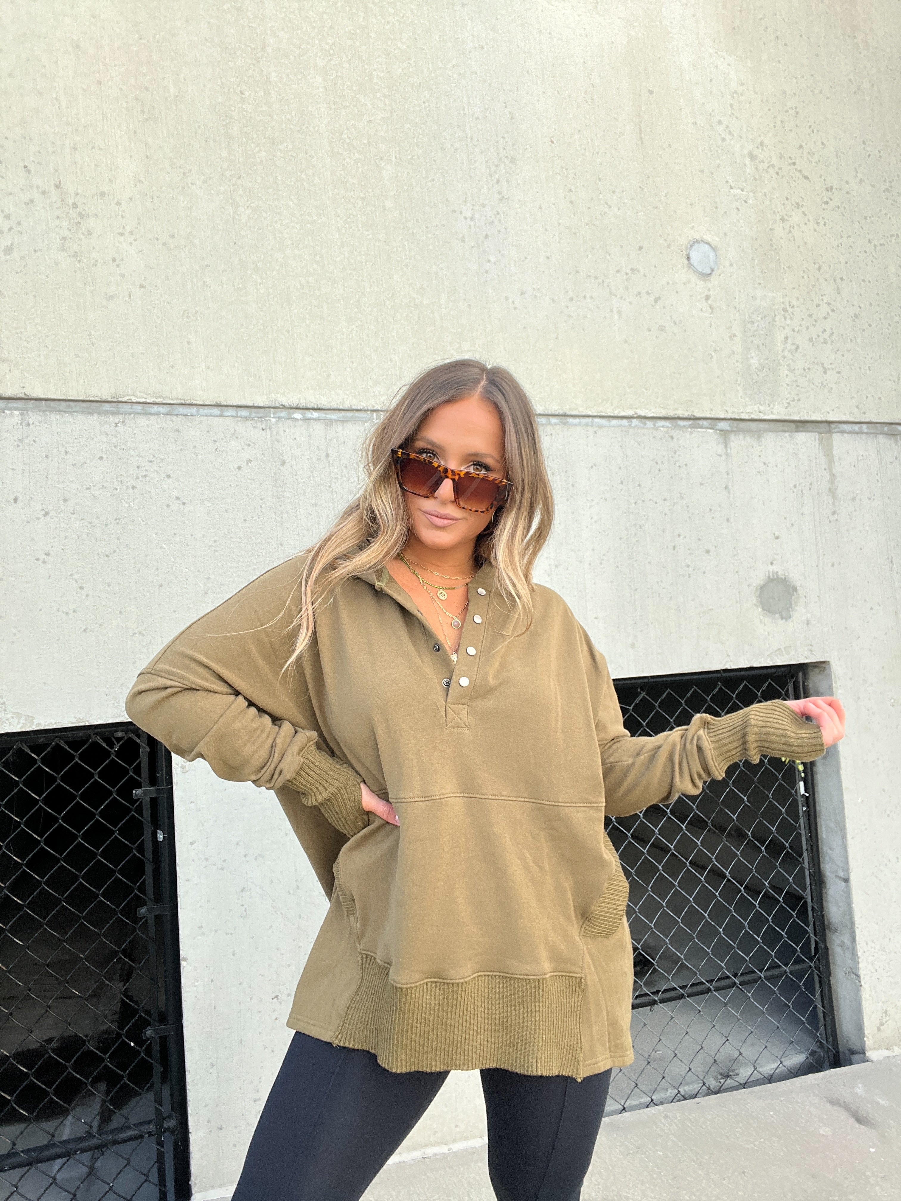 FIRST CLASS HOODIE OLIVE